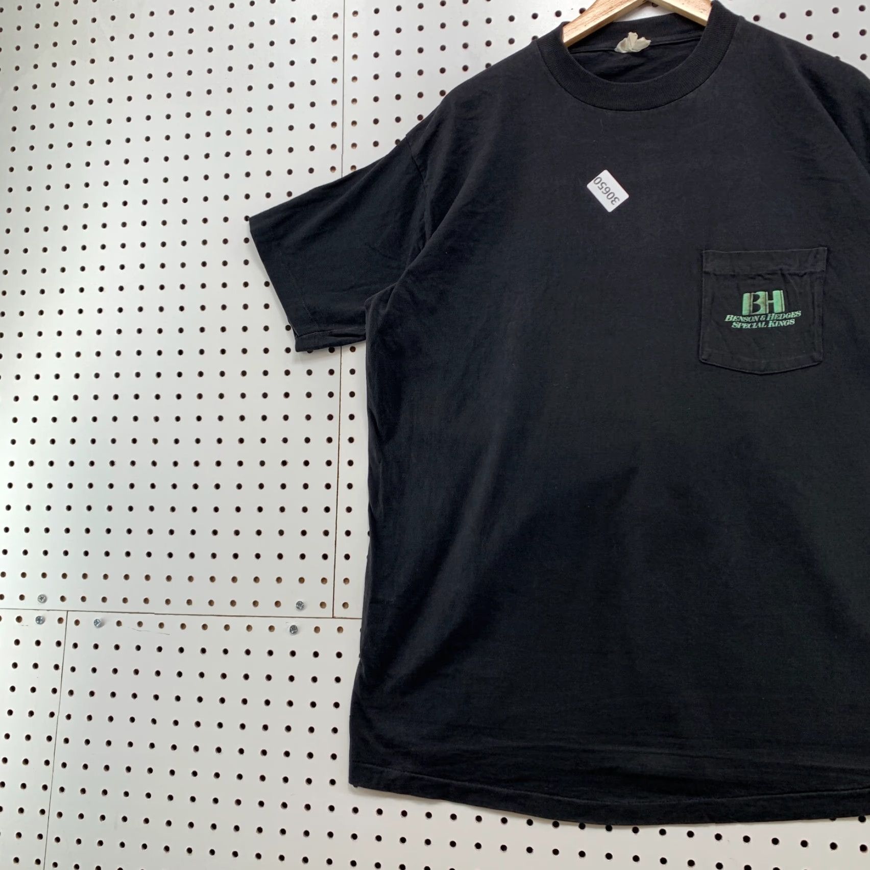 Vintage VINTAGE Benson & Hedges Pocket Shirt Mens XL Black Single Stitch 80s CIG 24x31.5 Crew Neck Short Sleeve Cotton Nationa Mill T-Shirt Size US XL / EU 56 / 4 - 4 Thumbnail