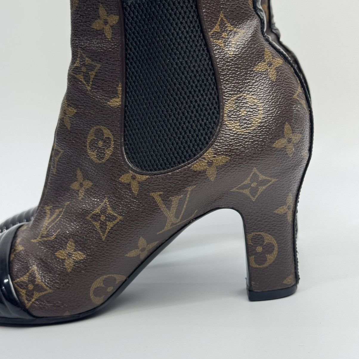 Louis Vuitton Louis Vuitton Monogram Revival Ankle Boots Size US 7.5 / IT 37.5 - 5 Thumbnail