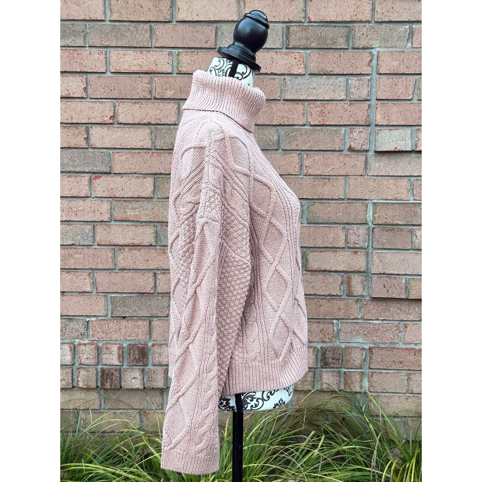 Elie Tahari NWT Women's Pink Tahari Cable Knit Turtleneck Sweater Medium Size M / US 6-8 / IT 42-44 - 2 Thumbnail
