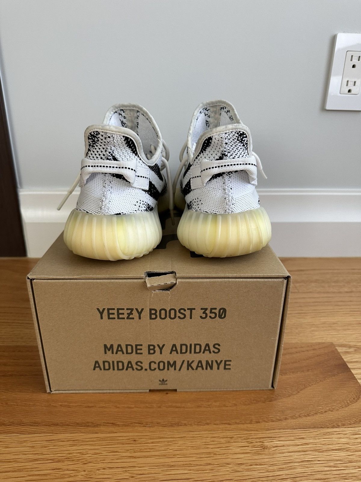 Adidas × Kanye West Adidas Yeezy Boost 350 v2 Zebra Size US 10.5 / EU 43-44 - 4 Thumbnail