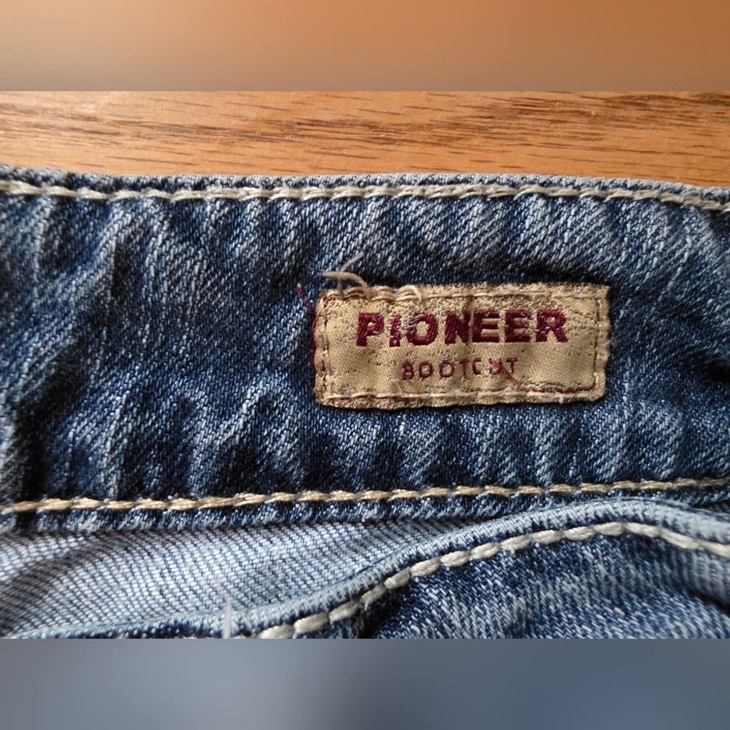 Silver Jeans Co. Silver Jeans Distressed Pioneer Boot Cut Blue Jeans Size 26" / US 2 / IT 38 - 4 Thumbnail