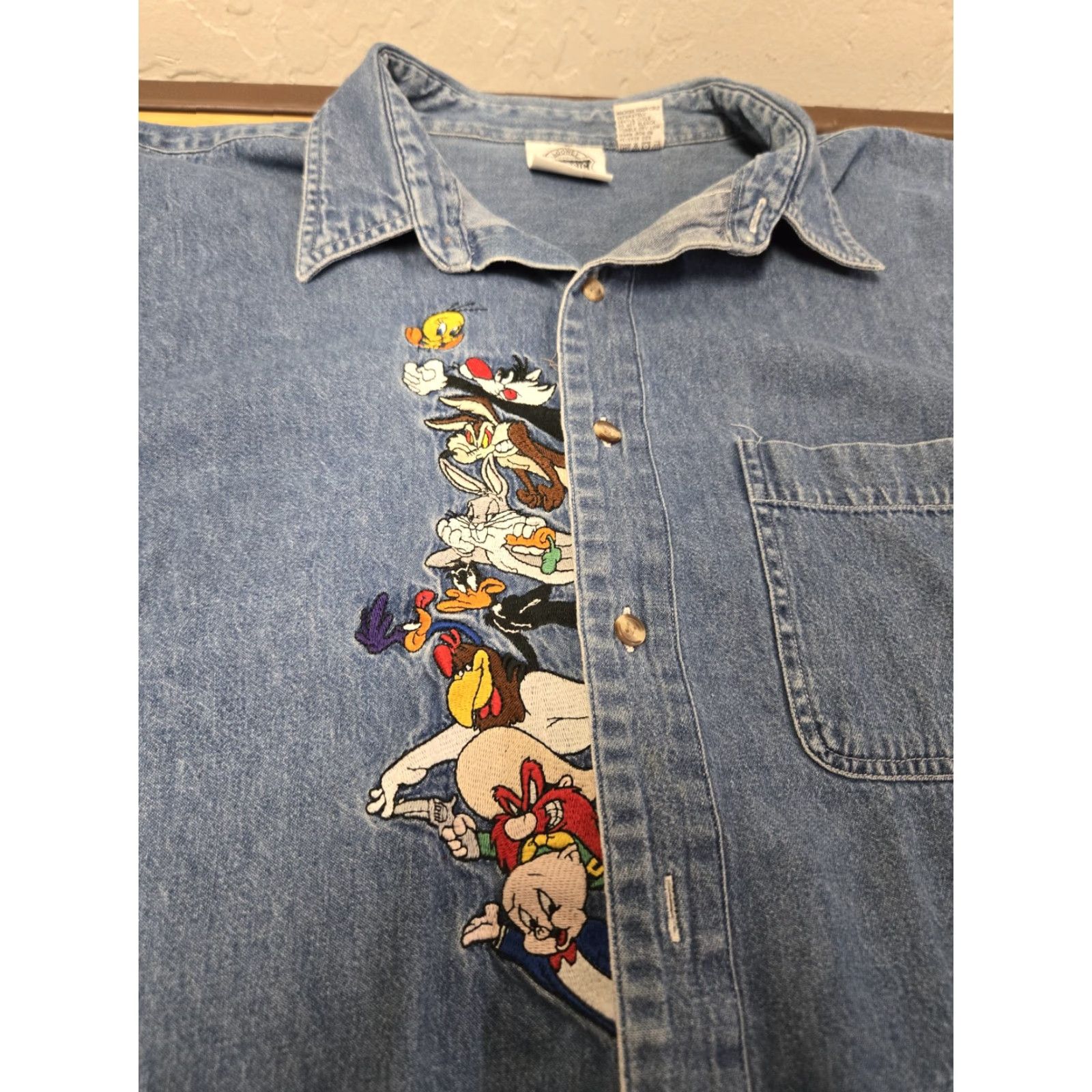 Vintage VINTAGE Looney Tunes Denim Shirt Mens XL Blue Embroidered Cartoon Characters 90s Size US XL / EU 56 / 4 - 4 Thumbnail