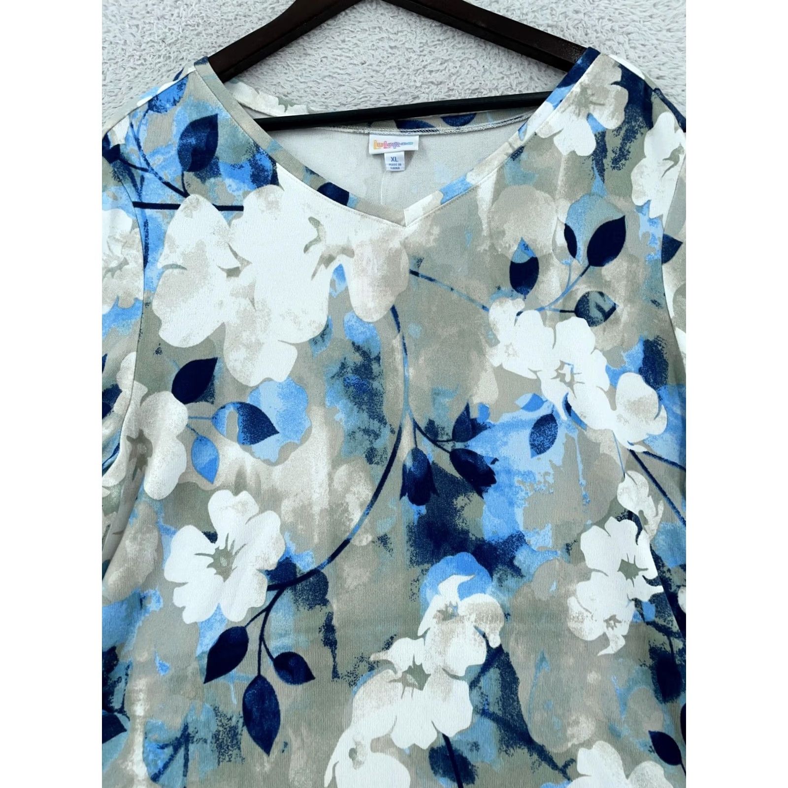 Vintage LuLaRoe Tunic Shirt Womens XL Blue Gray Floral Elizabeth Stretch V Neck Pullover Size XL / US 12-14 / IT 48-50 - 2 Thumbnail