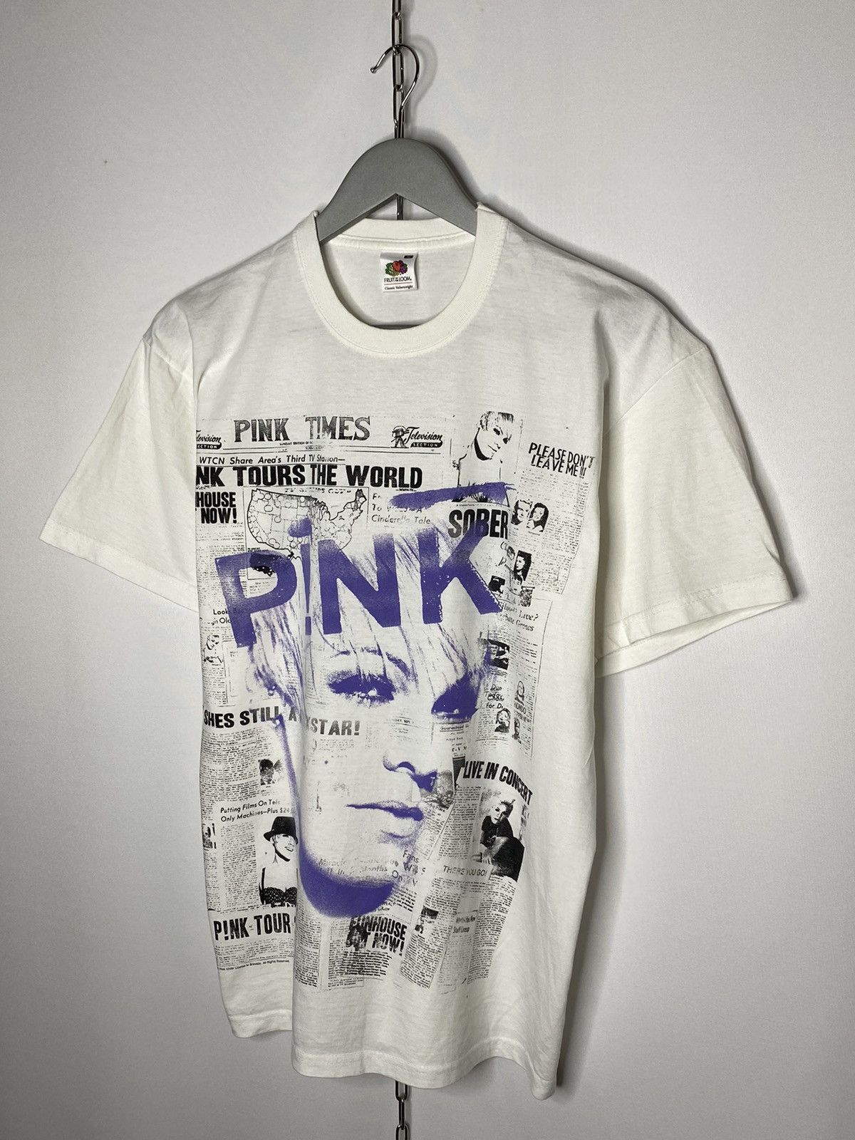 Band Tees 🎶Vintage Pink Tour 2009 T-Shirt Tee Y2K Rare🎶 Size US M / EU 48-50 / 2 - 3 Thumbnail