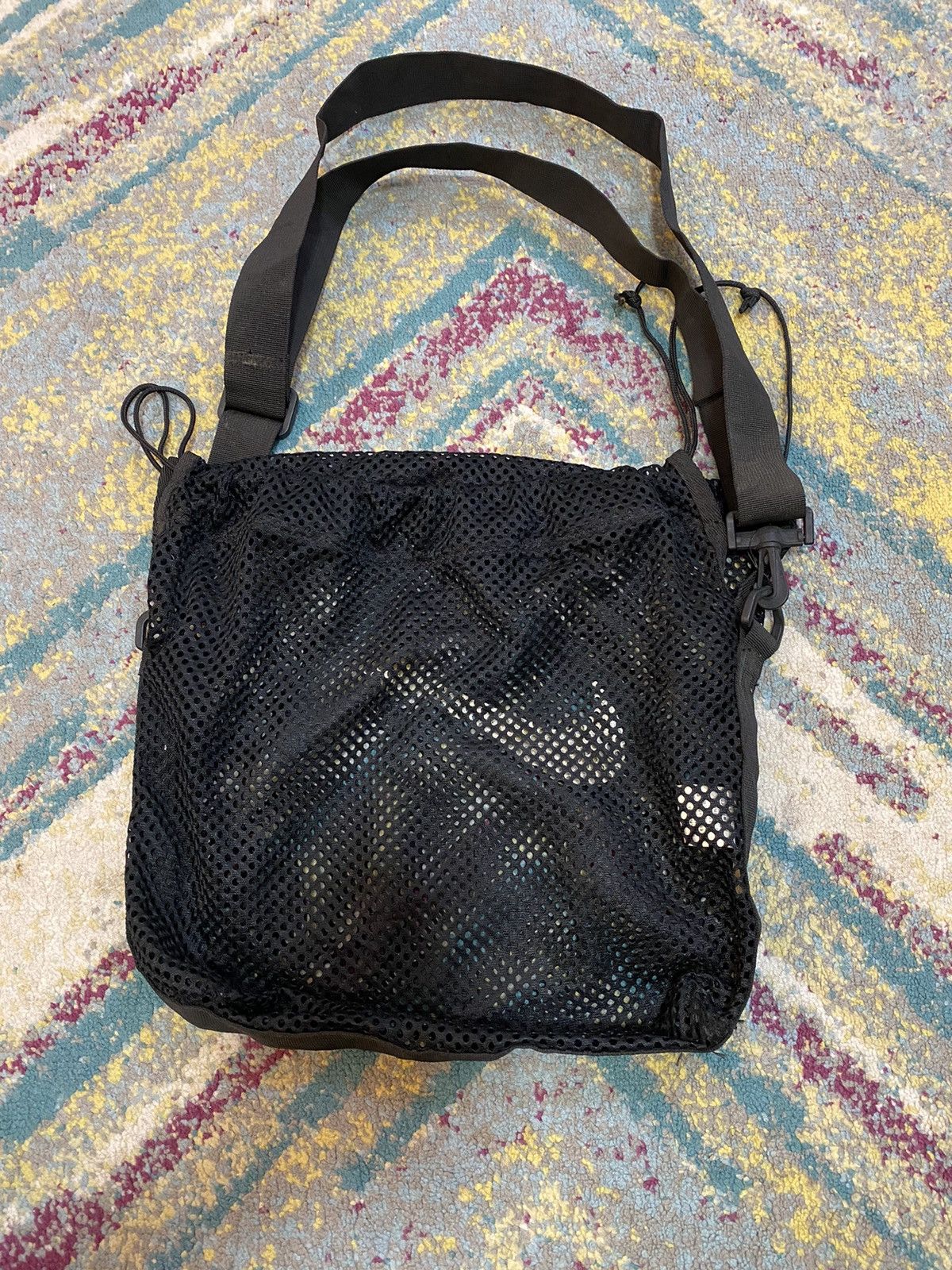 Nike Vintage Y2K Nike Big Swoosh Mesh Crossbody Bag Size ONE SIZE - 2 Thumbnail