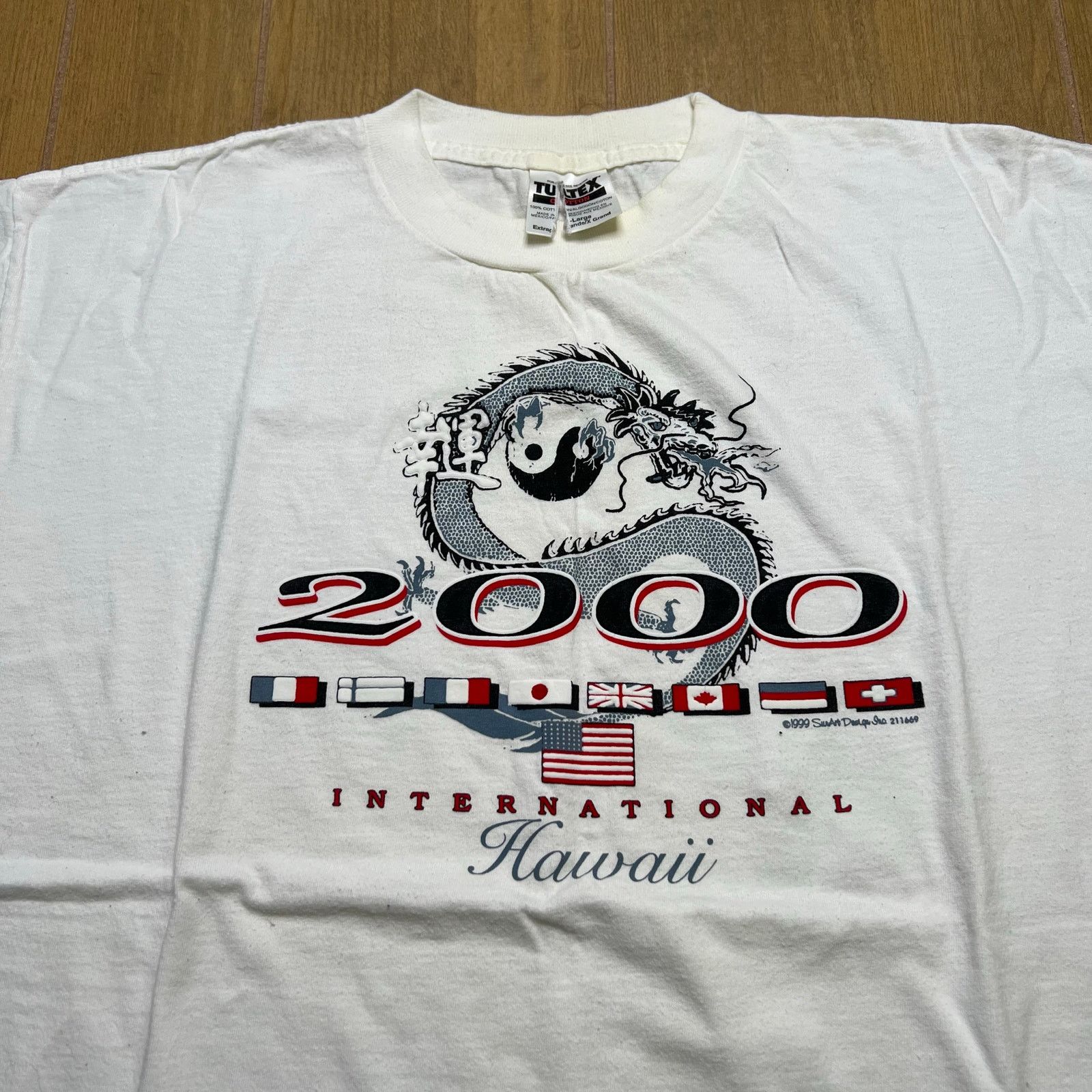 Tultex Y2K Year of the Dragon Honolulu Hawaii T-Shirt Men's Sz XL Size US XL / EU 56 / 4 - 2 Thumbnail
