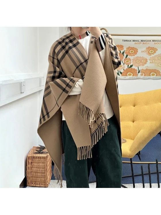 Burberry o1w1db10126 Reversible Check Wool Cape in Multicolor Size M / US 6-8 / IT 42-44 - 3 Thumbnail