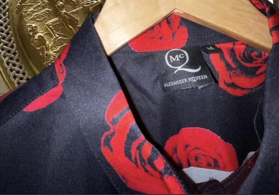 McQ Alexander McQueen McQ Alexander McQueen All-Over Red Rose Graphic Shirt Size US M / EU 48-50 / 2 - 4 Thumbnail