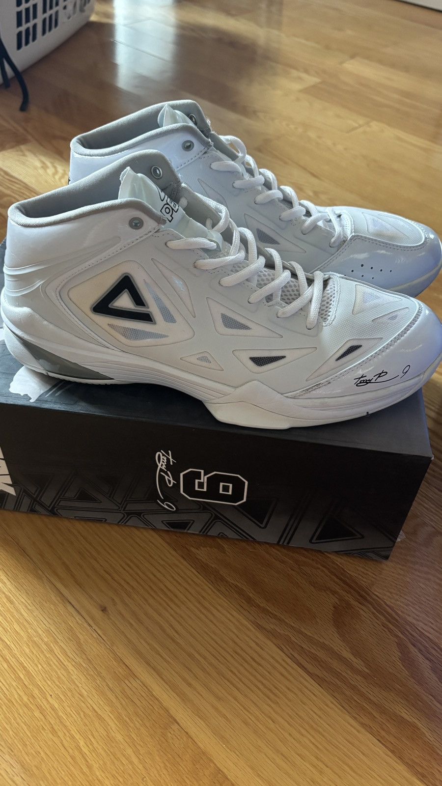 Peak Performance PEAK Tony Parker signature shoe LIGHTNING sz 10 Size US 10 / EU 43 - 9 Thumbnail