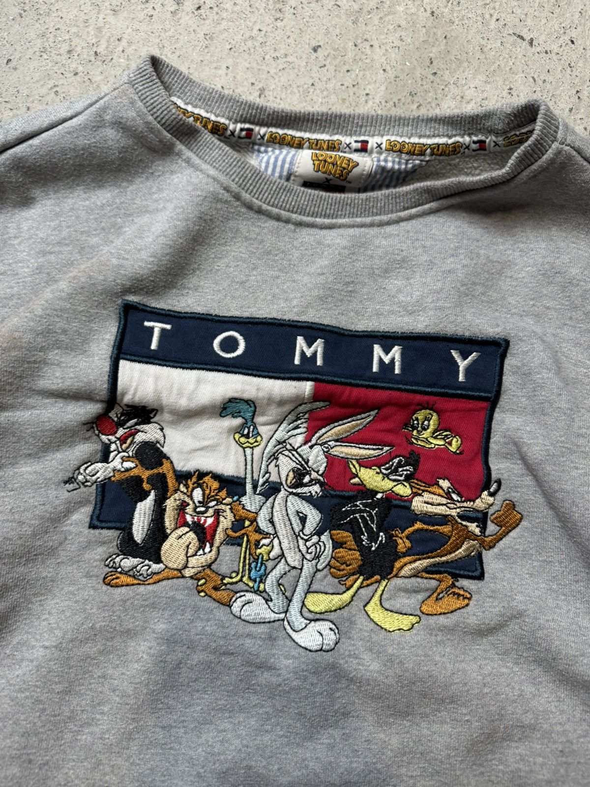 Disney × Tommy Hilfiger × Vintage Vintage Y2K Tommy Hilfiger Looney Tunes Animal Logo Sweater Size US M / EU 48-50 / 2 - 3 Thumbnail