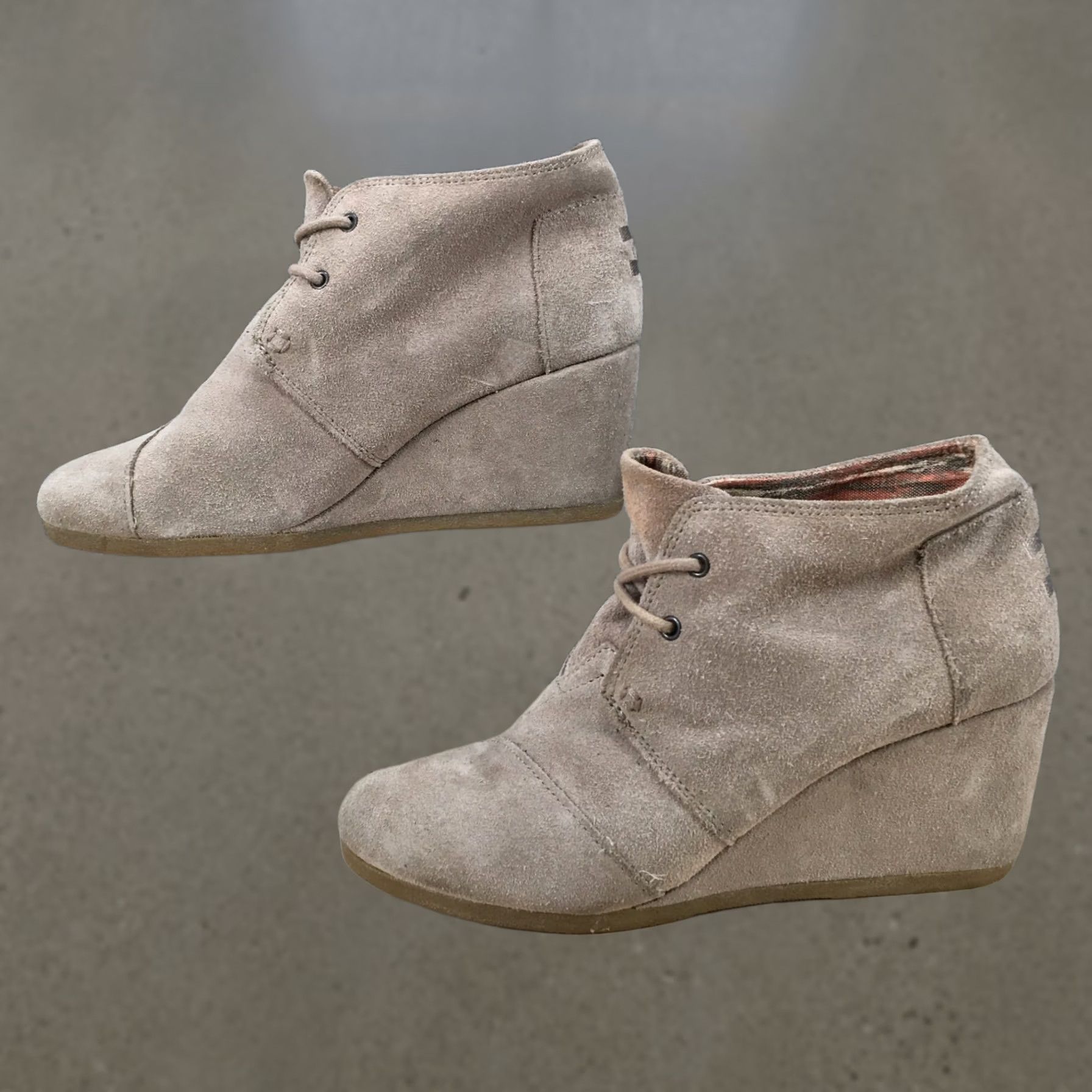 Toms Toms Boots Womens 8 Desert Wedge Heels Lace Up Ankle Booties Beige Suede Comfort Boots Size US 8 / IT 38 - 1 Thumbnail