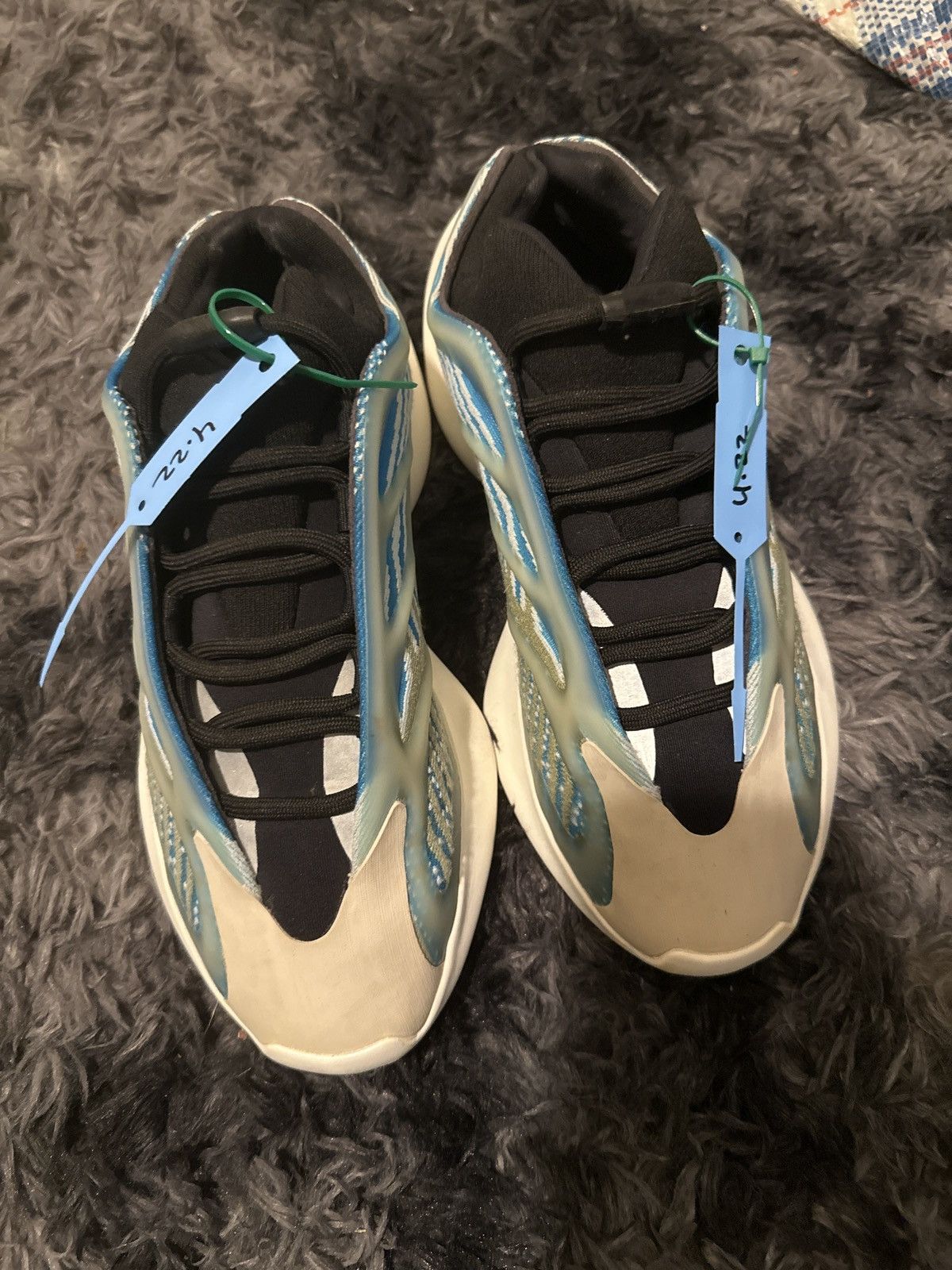 Adidas Yeezy 700 V3 Arzareth Size US 6.5 / EU 39-40 - 3 Thumbnail