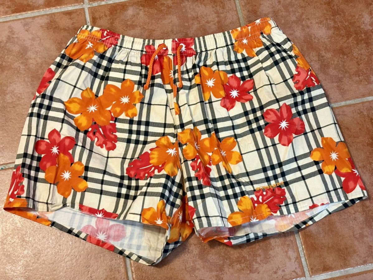 Burberry Burberry swim trunks nova check with vivid floral Size US 36 / EU 52 - 1 Thumbnail
