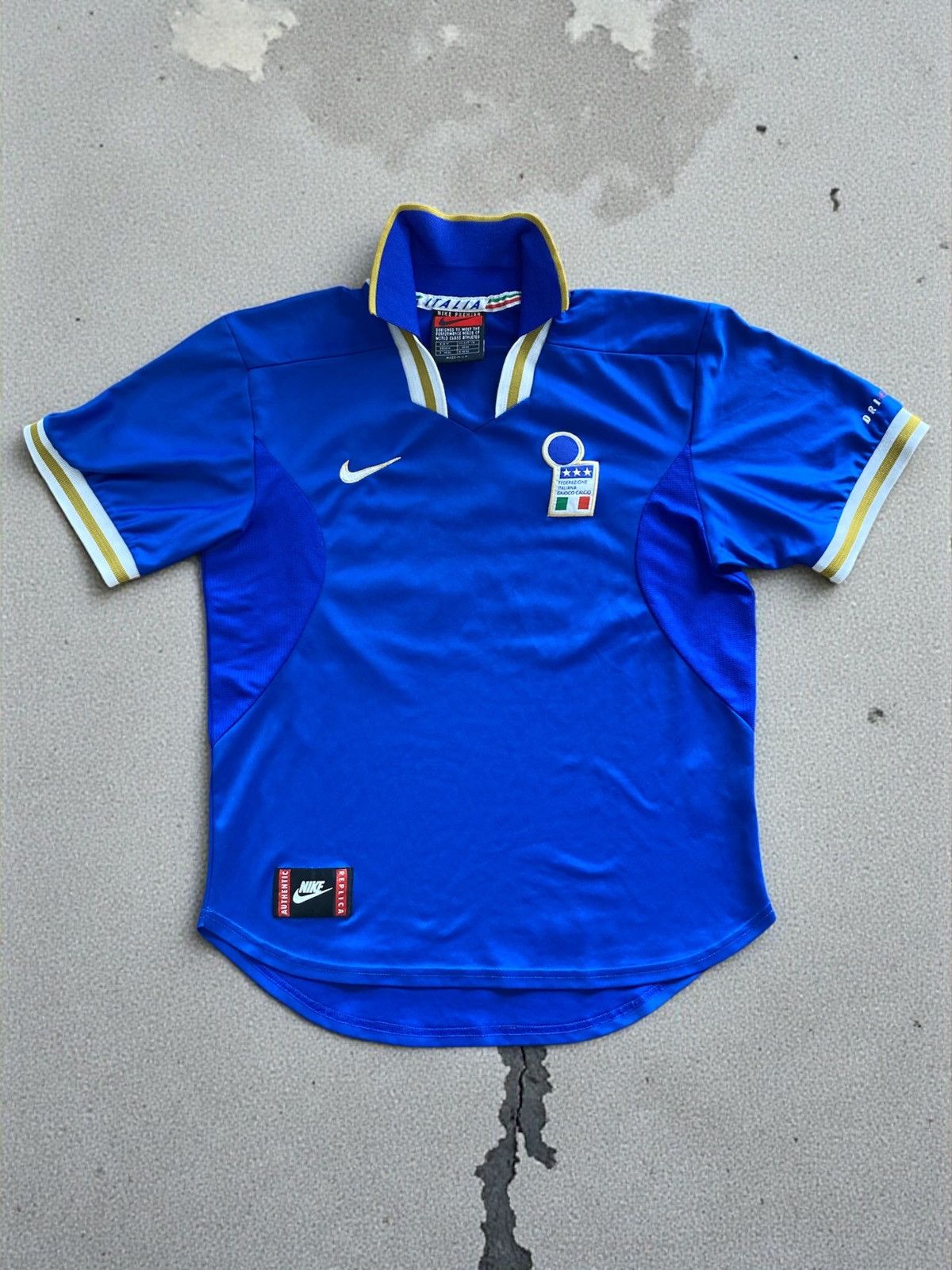 Vintage Vintage 1996 Nike italy soccer football jersey M y2k 90s Size US M / EU 48-50 / 2 - 1 Thumbnail