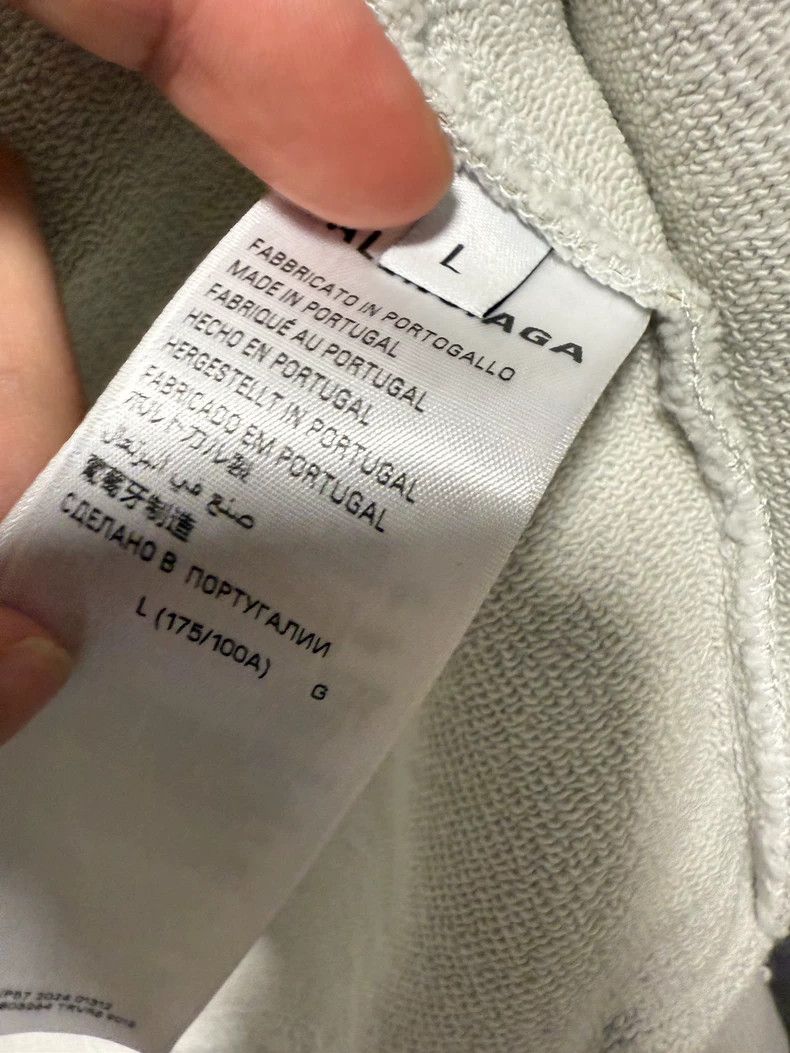 Balenciaga Balenciaga 25ss Destroyed Graffiti Diamond Jacket, Size L Size US L / EU 52-54 / 3 - 4 Thumbnail