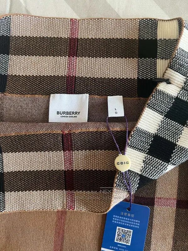 Burberry Burberry Khaki Plaid Midi Skirt for Women. Size 27" / US 4 / IT 40 - 4 Thumbnail