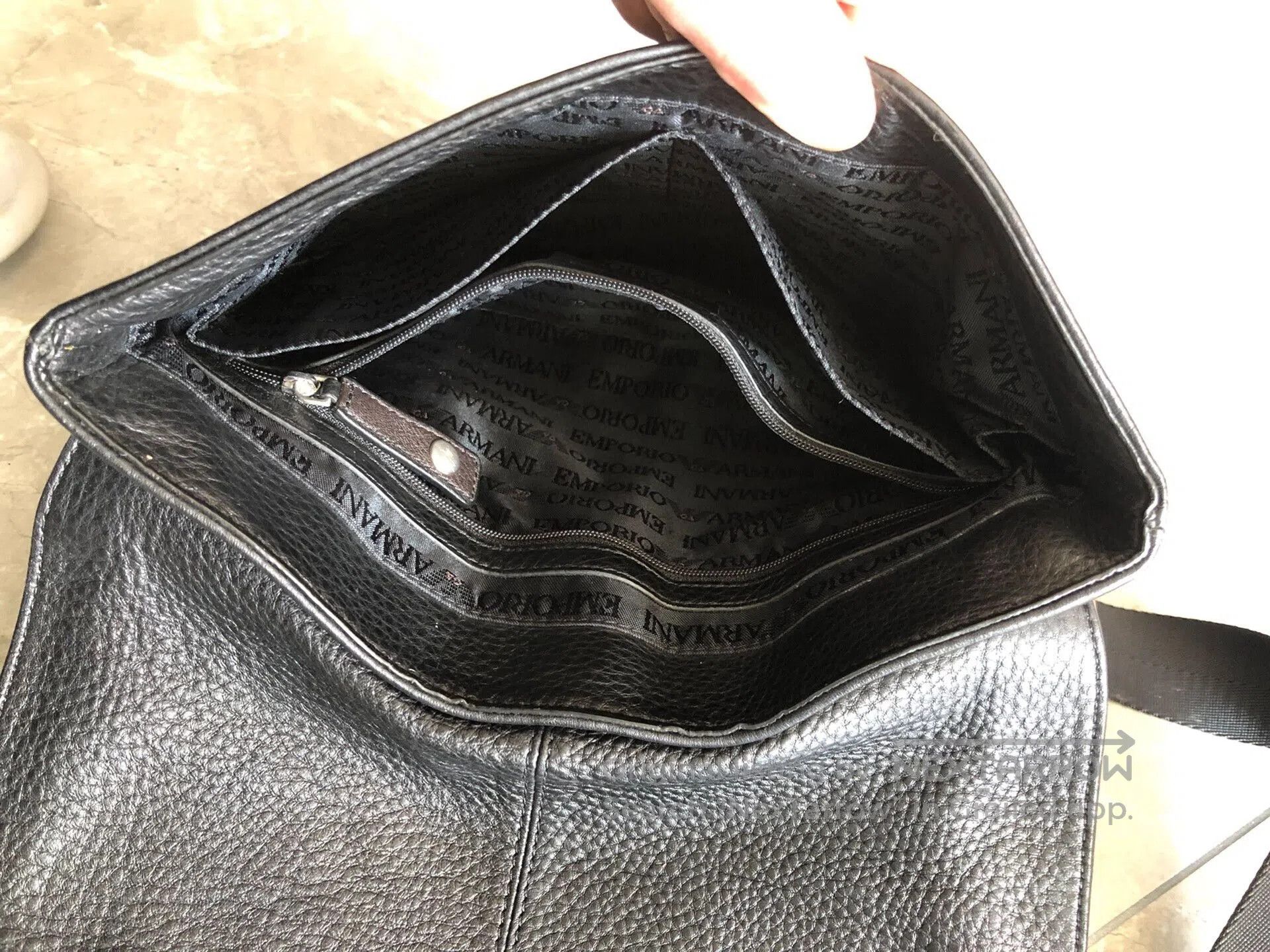Armani Emporio Armani Commemorative Calfskin Shoulder Bag. Size ONE SIZE - 6 Thumbnail