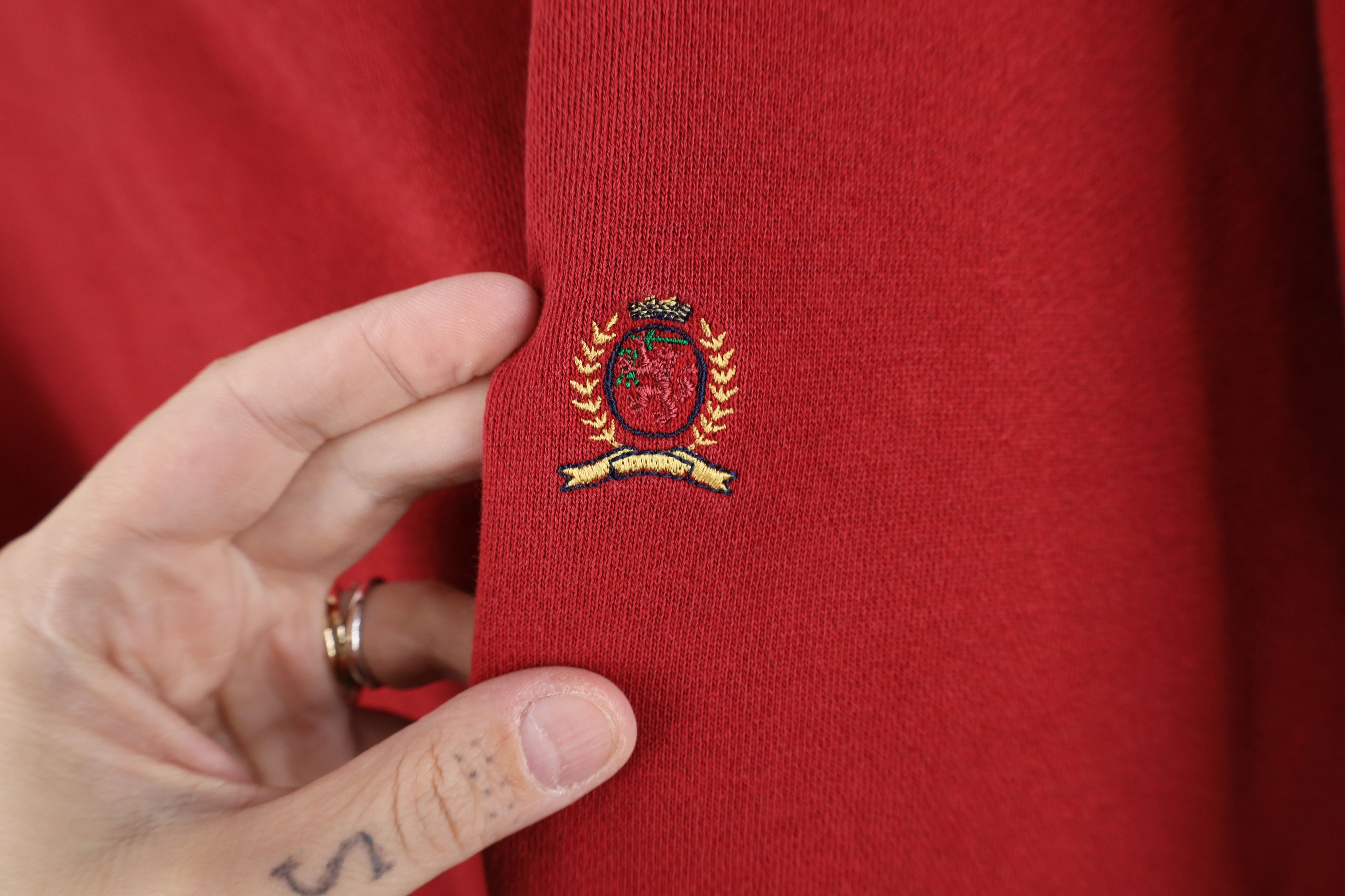 Tommy Hilfiger Vintage 90s Tommy Hilfiger Crest Crewneck Sweatshirt Red Size US L / EU 52-54 / 3 - 4 Thumbnail
