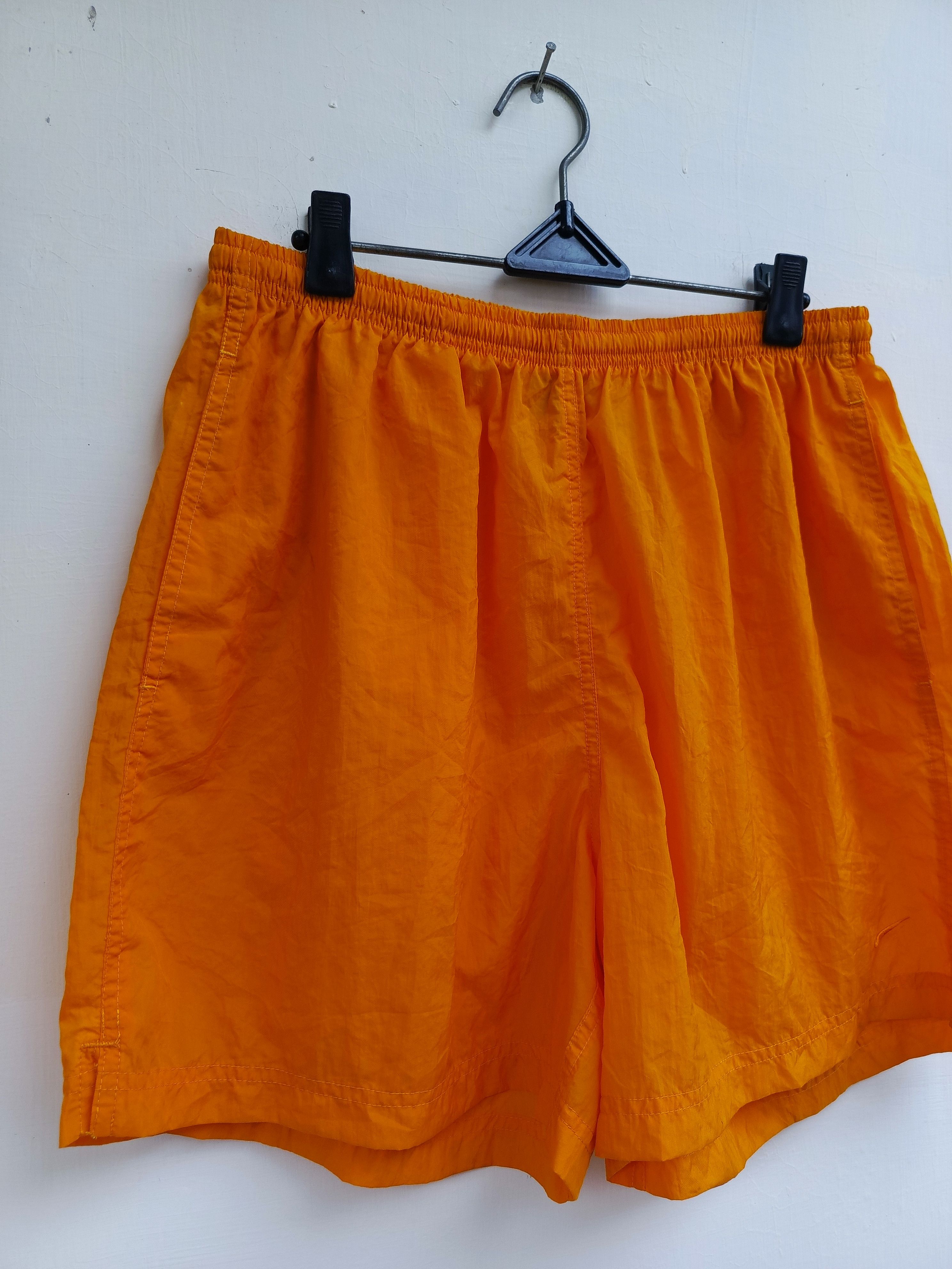 Nike Nike vintage short Size US 32 / EU 48 - 2 Thumbnail