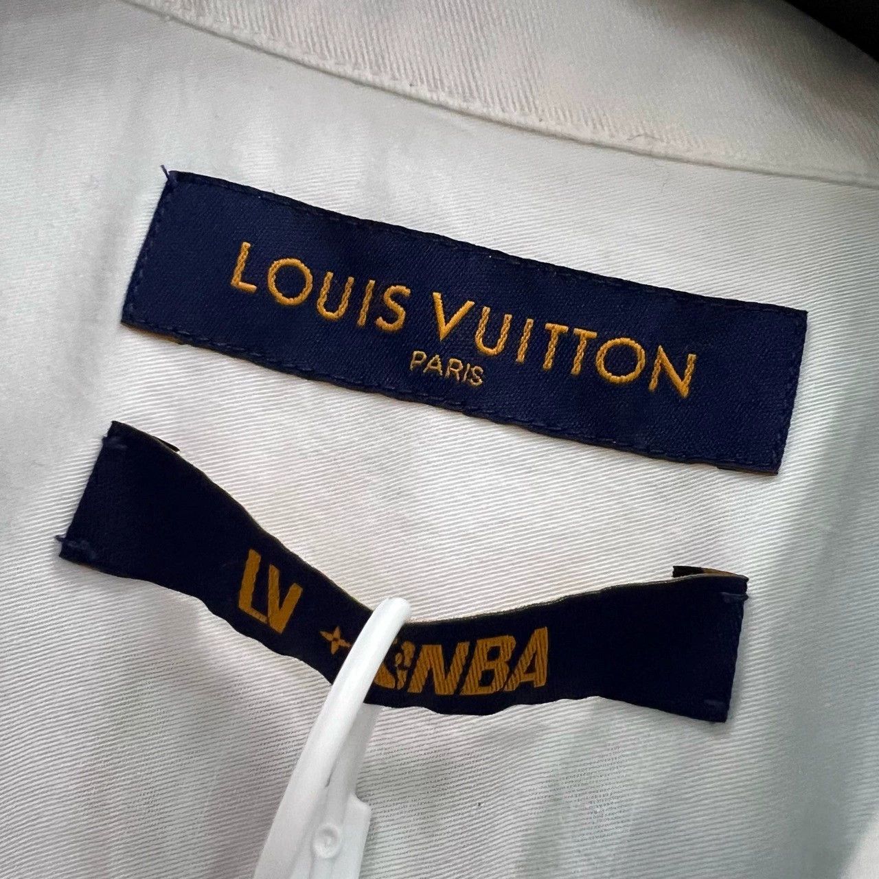 Louis Vuitton louis vuitton nba logo short sleeve shirt Size US L / EU 52-54 / 3 - 4 Thumbnail