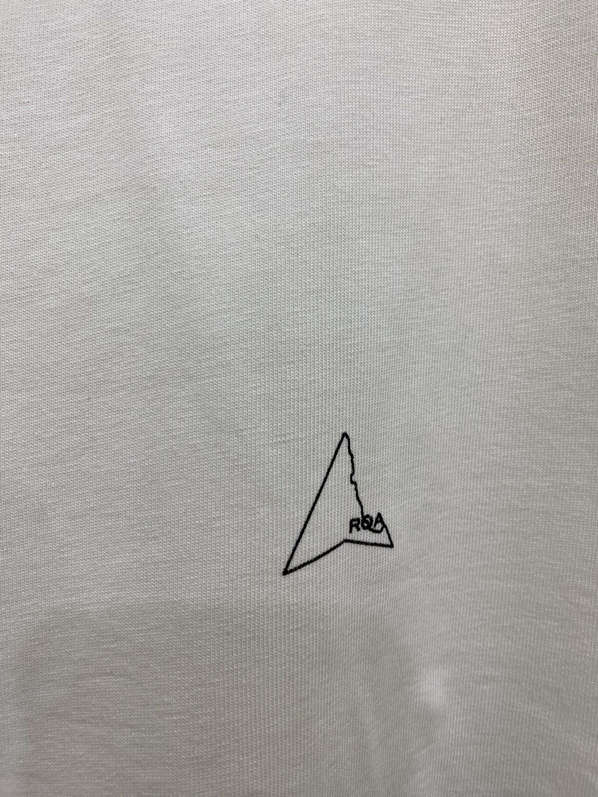 ROA ROA T-shirt, size L, White, used, in excellent condition. Size US L / EU 52-54 / 3 - 4 Thumbnail