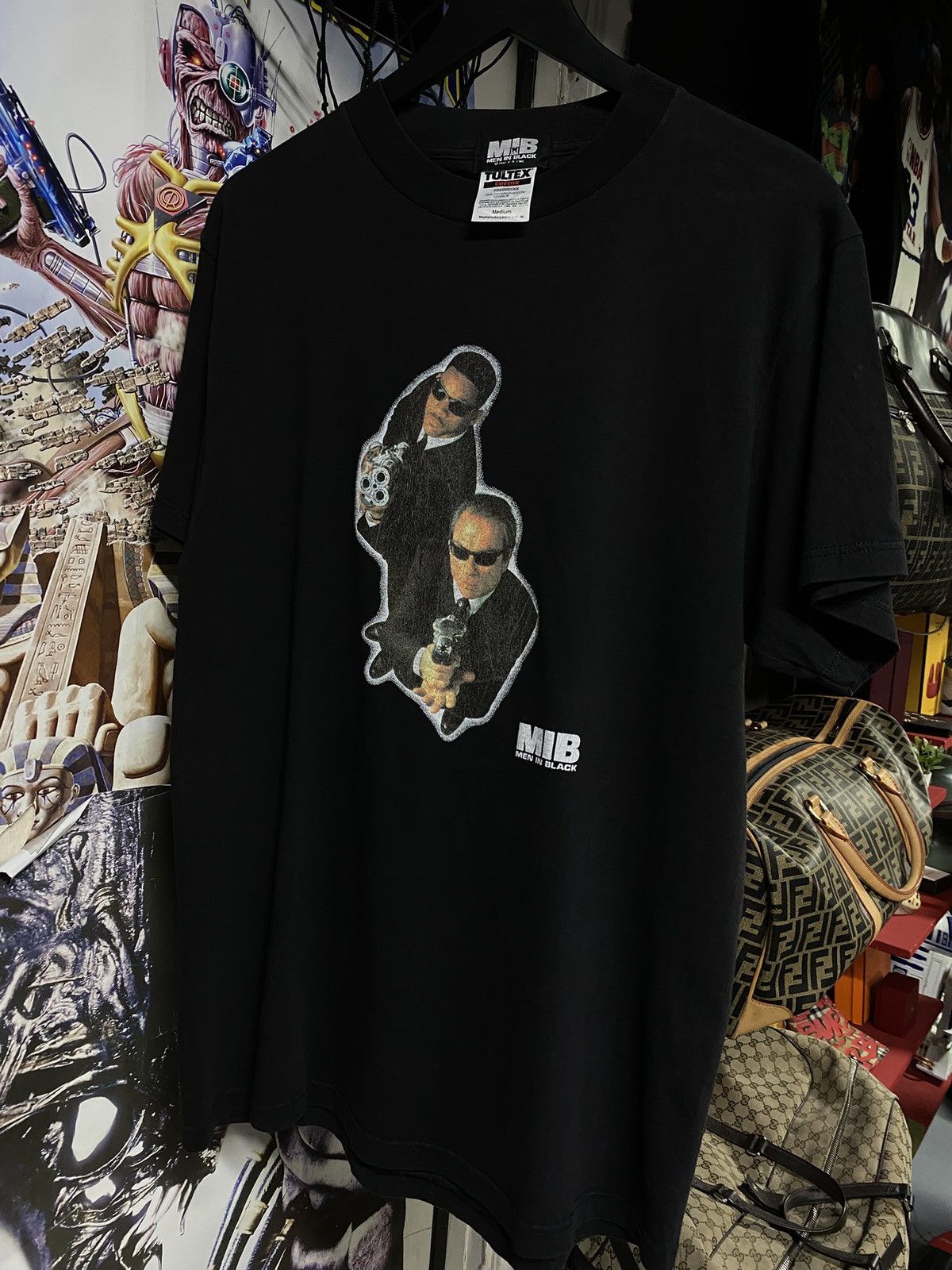 Vintage Vintage 1997 Men in Black Movie T-Shirt Rare Size Medium Size US M / EU 48-50 / 2 - 2 Thumbnail