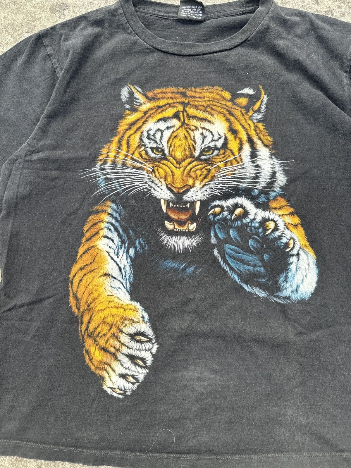 Vintage Vintage Tiger Logo Print T-shirt Streetwear Rare Metal L VTg Size US L / EU 52-54 / 3 - 2 Thumbnail