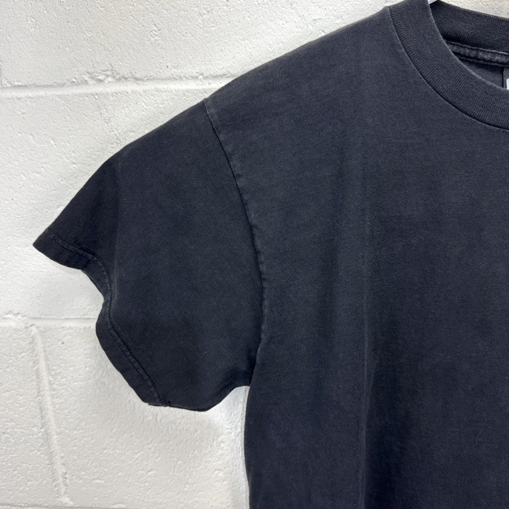 Vintage VINTAGE Giant MTV World Peace T-Shirt Black Large Graphic Print Music Television Mens Size US L / EU 52-54 / 3 - 6 Thumbnail