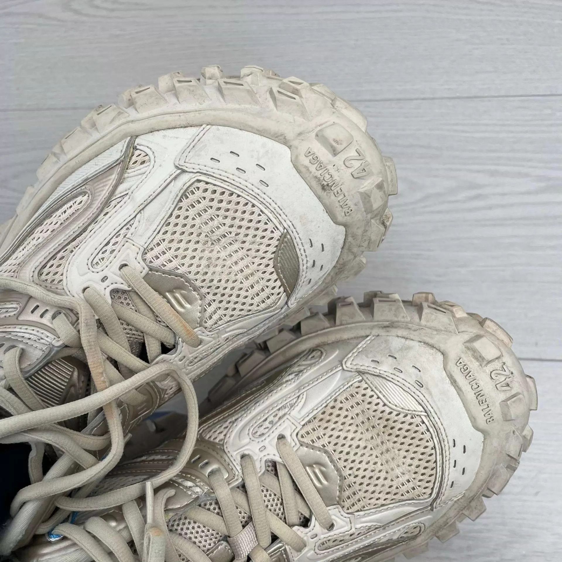 Balenciaga Balenciaga Beige Track Shoe EUR 42 Size US 9 / EU 42 - 7 Thumbnail