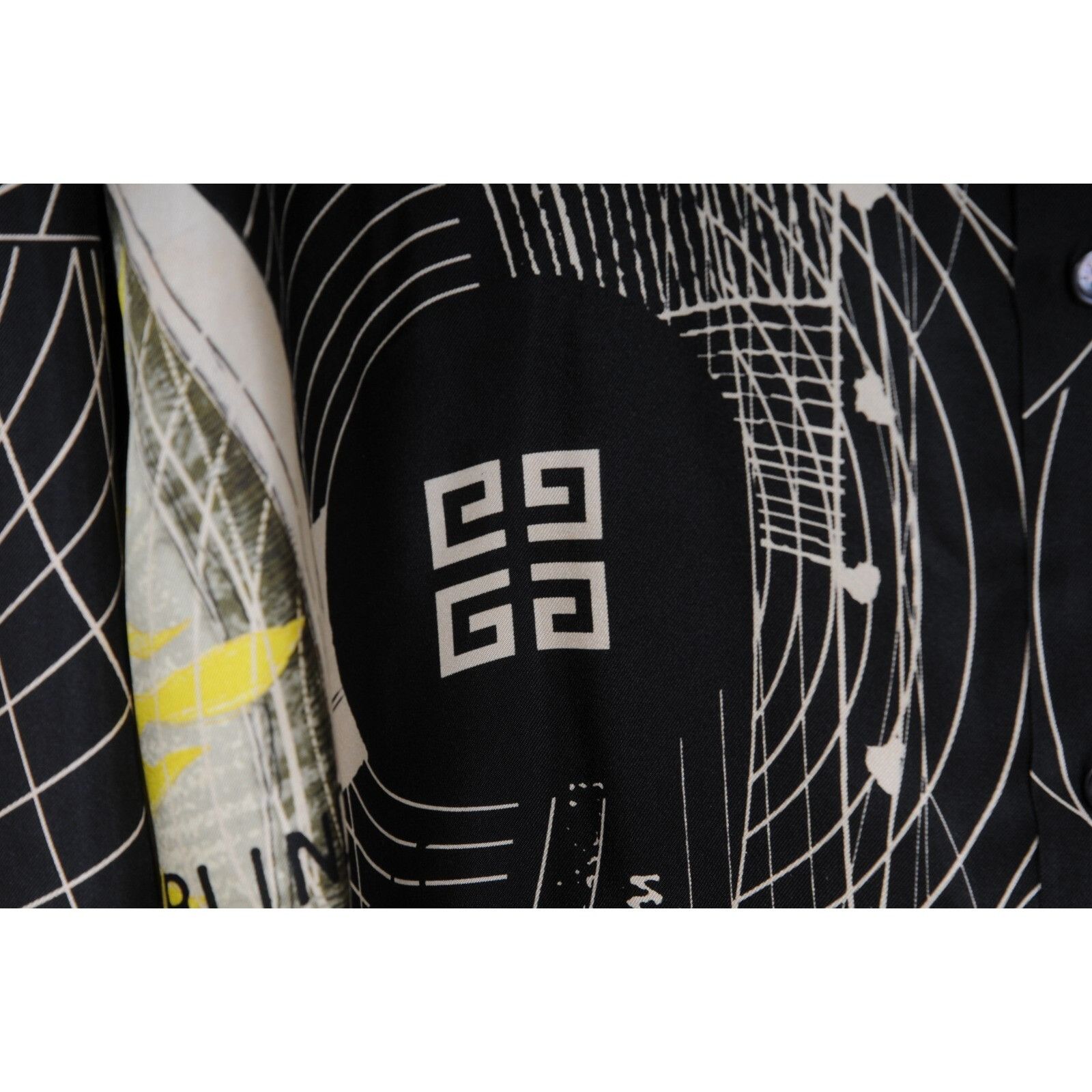 Givenchy Givenchy Mens Icarus Sun Button Down Shirt 41 / 16 Black Yel Size US M / EU 48-50 / 2 - 10 Thumbnail