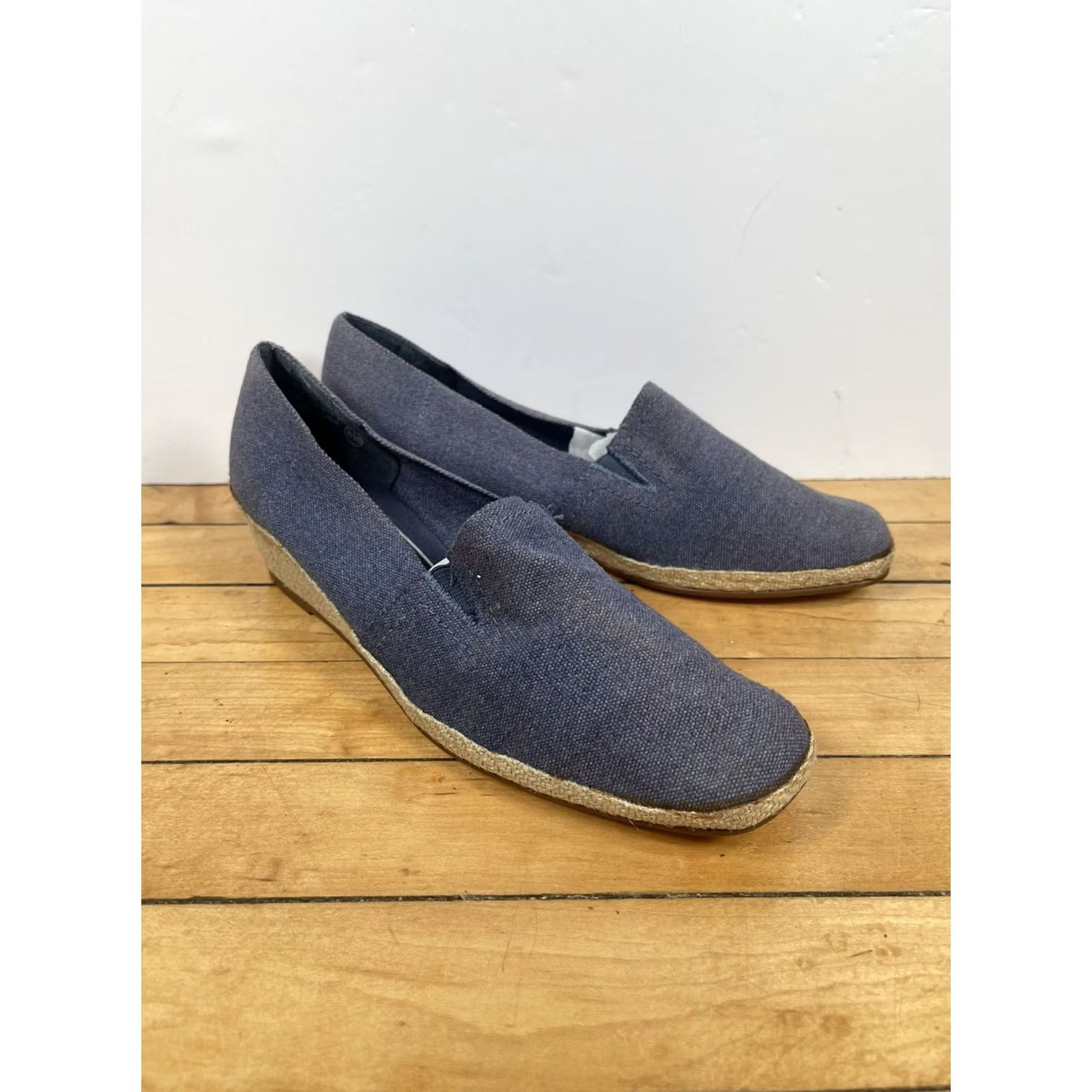 Vintage Andre East Womens Blue Fabric Pumps Heel Slip On Leather Sole Size 8.5B Classic Shoes, Womens, Medium (B) Size US 9 / IT 39 - 2 Thumbnail