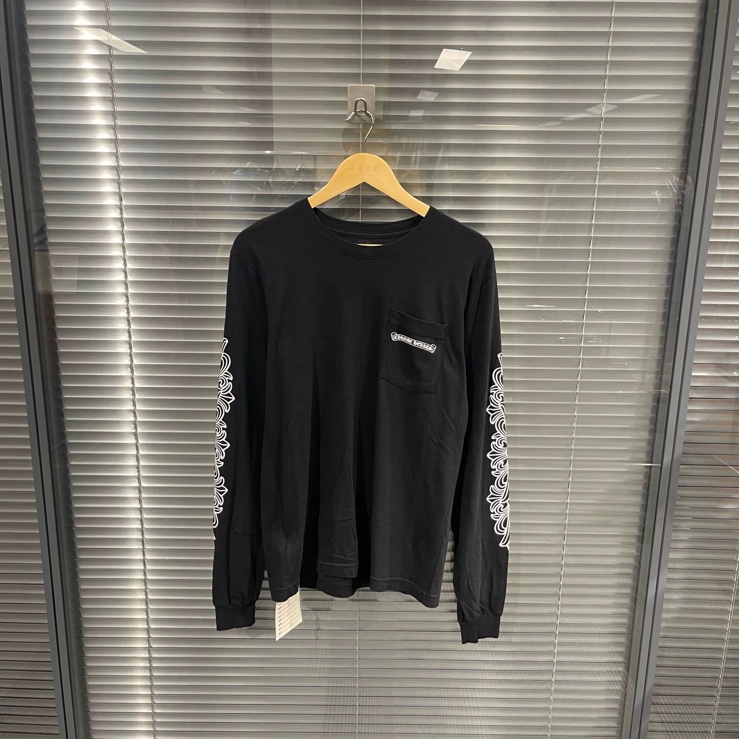 Chrome Hearts Chrome Hearts Purple Sword Print LS M Near New Size US M / EU 48-50 / 2 - 2 Thumbnail