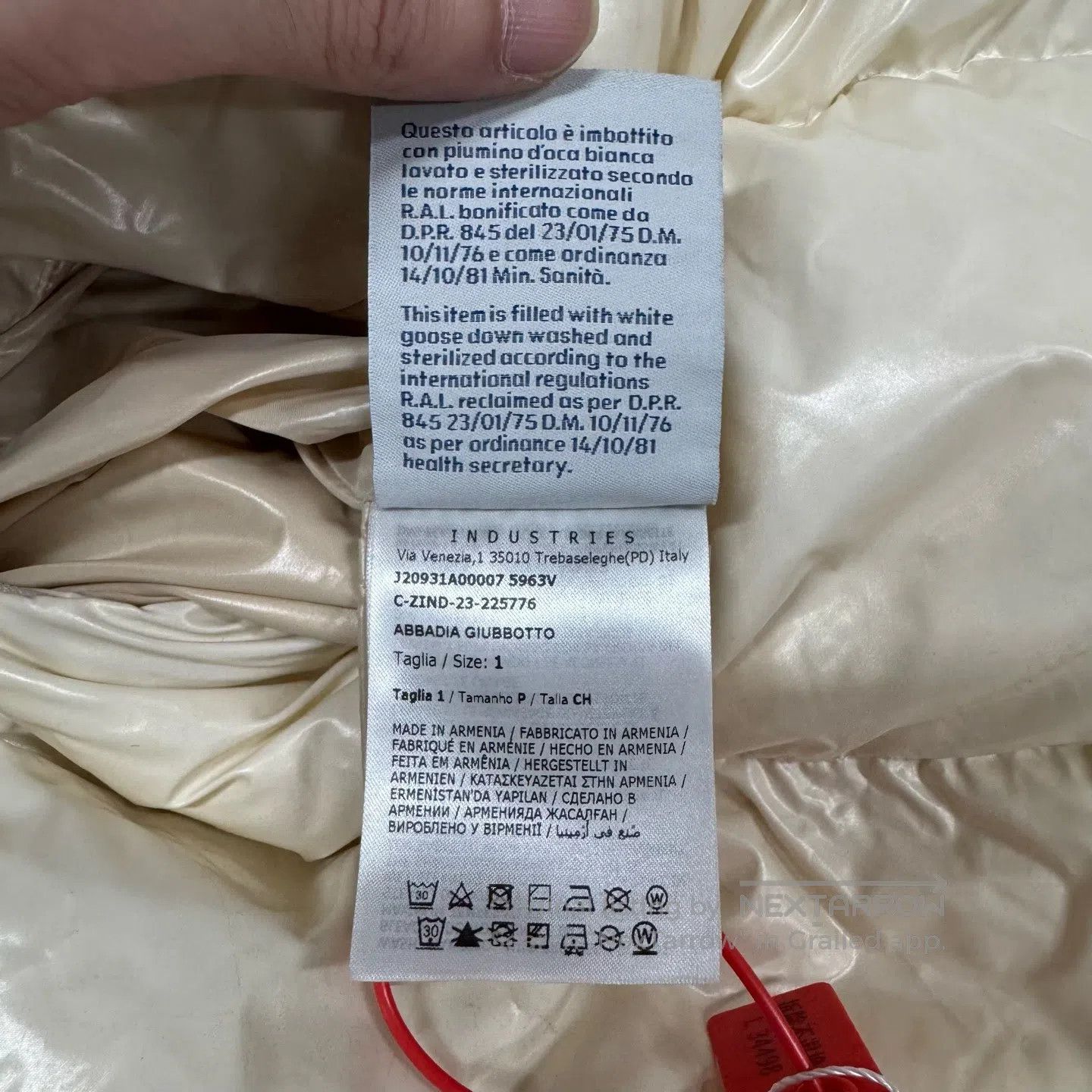 Moncler Moncler Abbadia – Light beige short down jacket with a sta Size US M / EU 48-50 / 2 - 8 Thumbnail