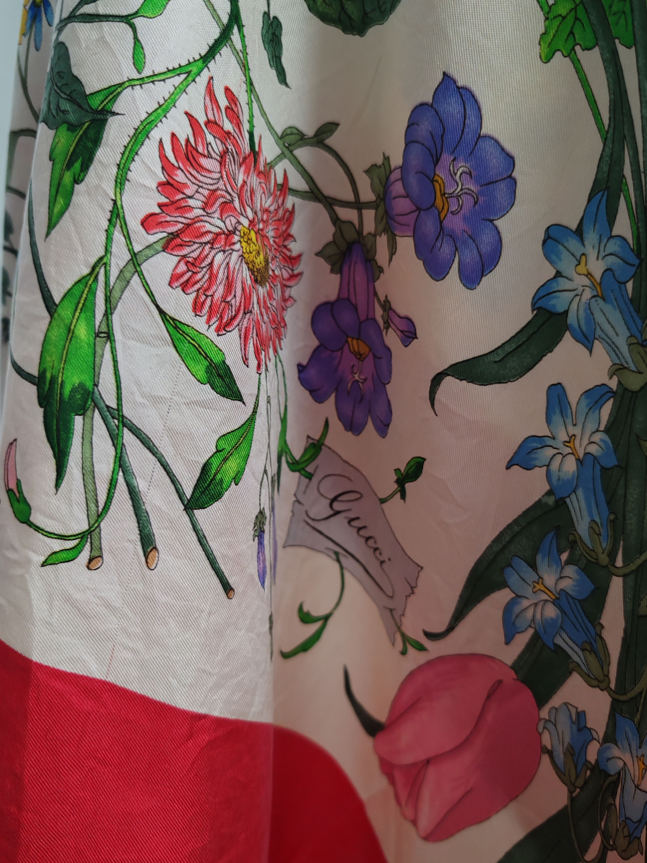 Gucci Gucci V.Accornero floral vintage silk scarf in red frame Size ONE SIZE - 2 Thumbnail