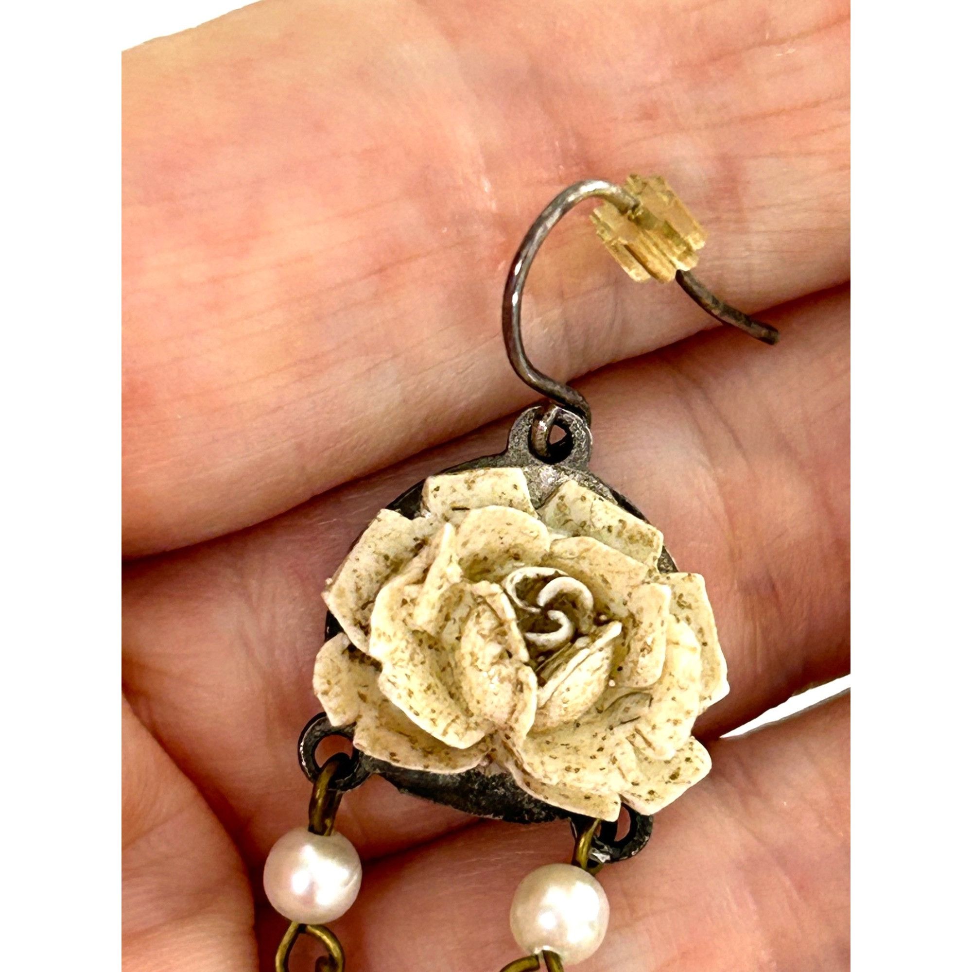Other Victorian Vintage Earrings Roses Pearls Dangling French Hook Size ONE SIZE - 8 Thumbnail