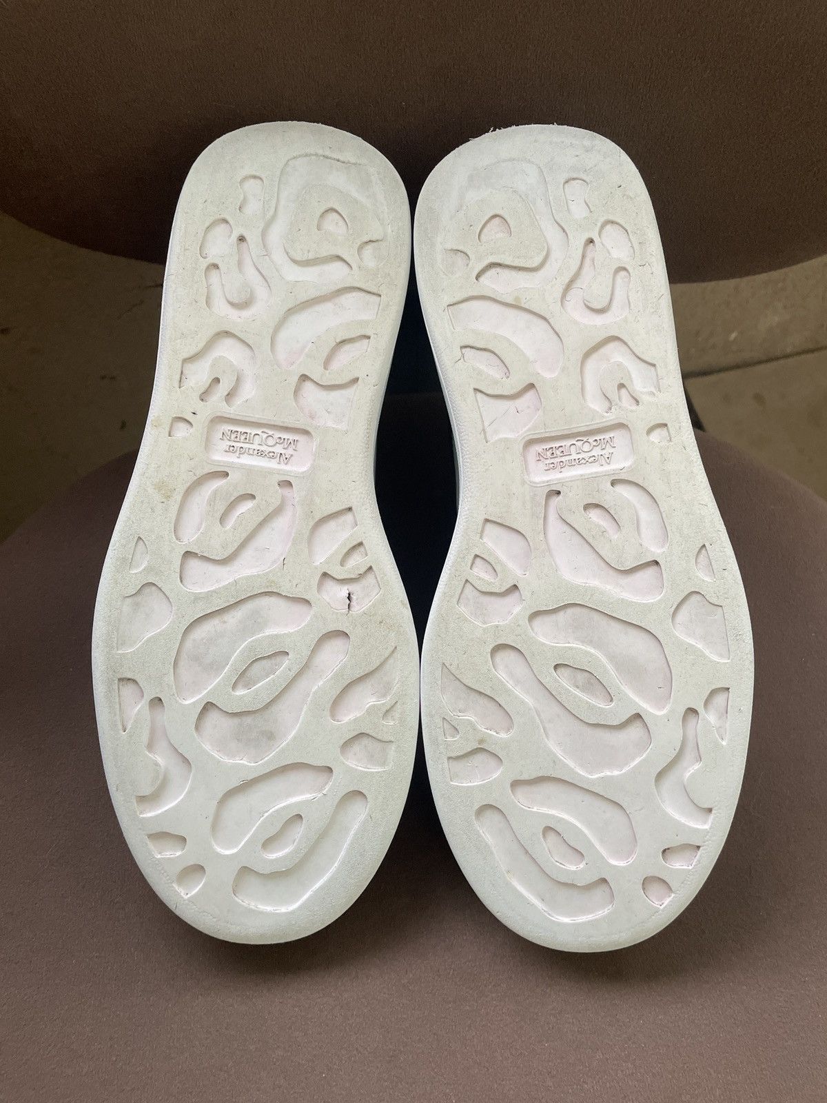 Alexander McQueen Alexander McQueen Oversized low top sneakers black white Size US 7.5 / EU 40-41 - 9 Thumbnail