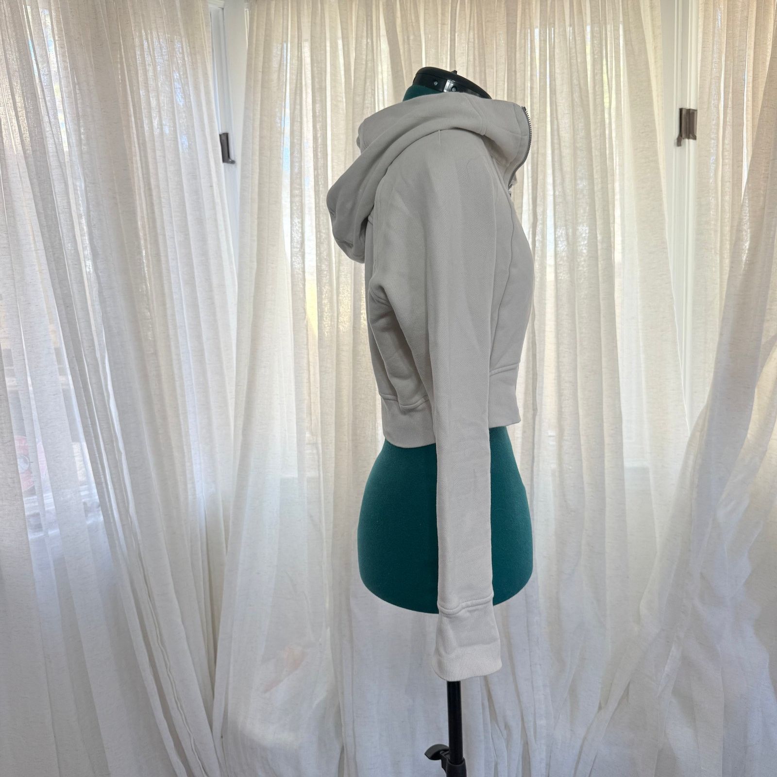 Lululemon Lululemon Bone Scuba Cropped Hoodie | Sz 6 Size M / US 6-8 / IT 42-44 - 5 Thumbnail