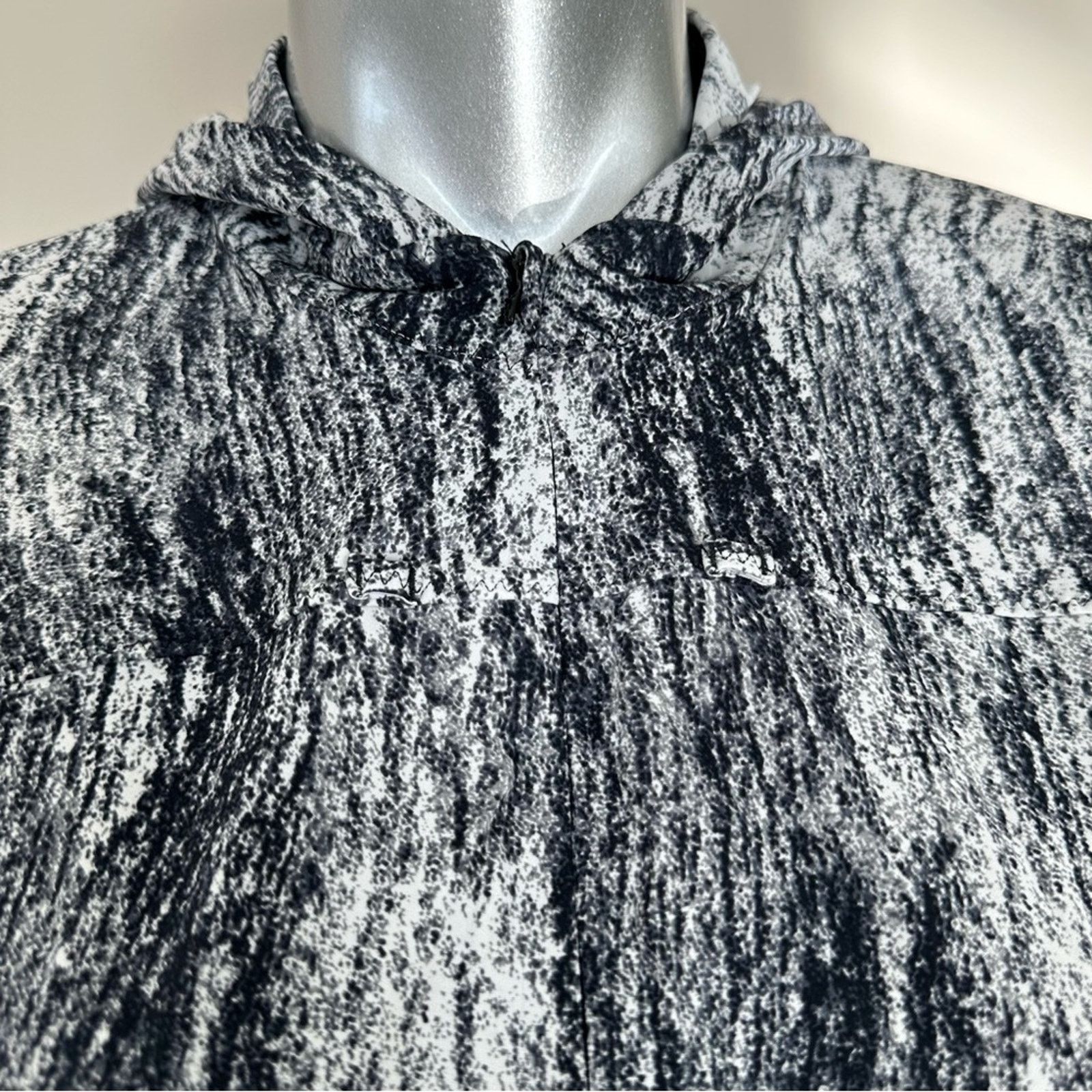 Lululemon Lululemon Athletica women long sleeve top size 6 Size M / US 6-8 / IT 42-44 - 2 Thumbnail