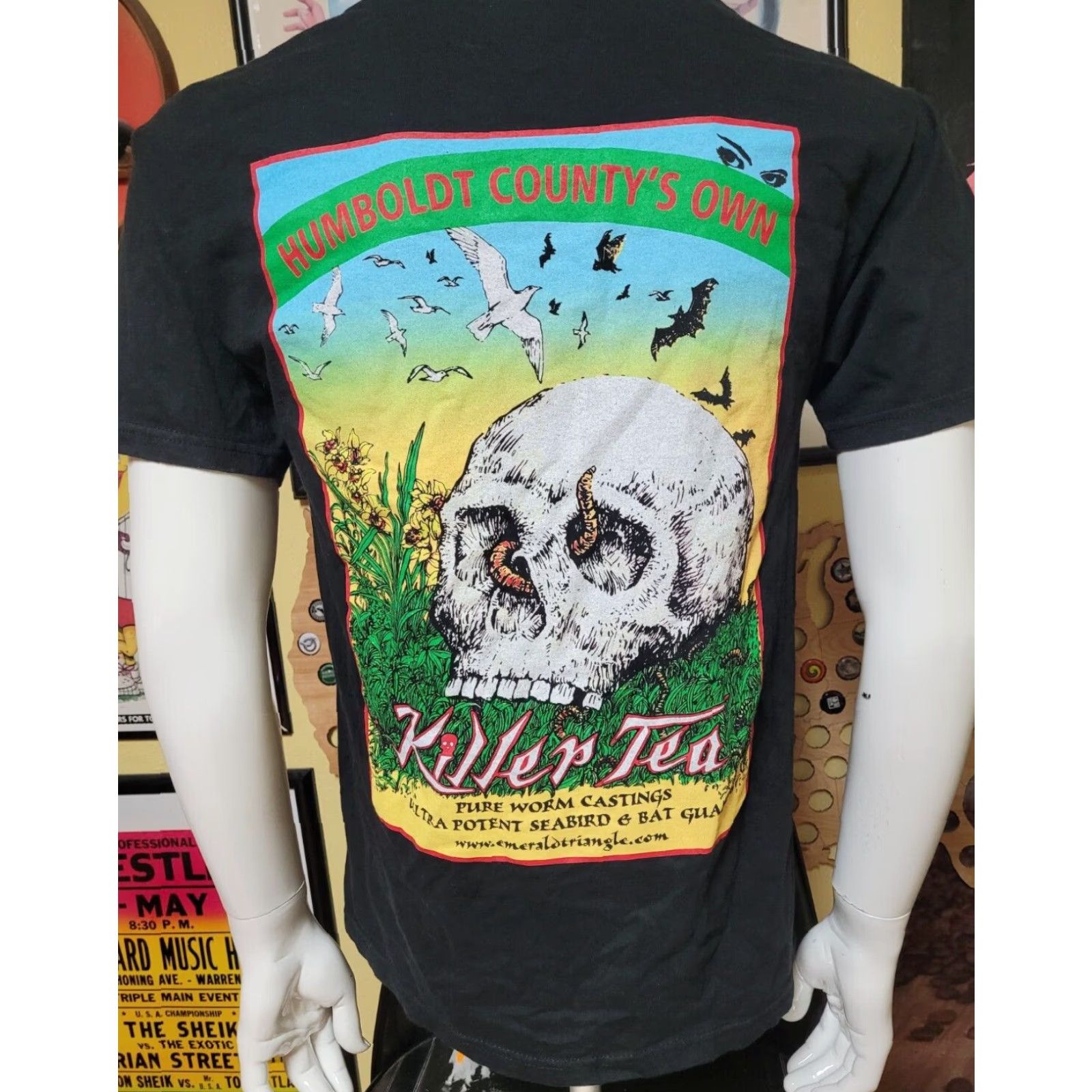 Port & Company VTG Emerald Triangle Killer Tea T Shirt Medium Worm Guano Weed Port & Company 100% Cotton Crew Neck Short Sleeve Black Mens Graphic Tee Size US M / EU 48-50 / 2 - 3 Thumbnail