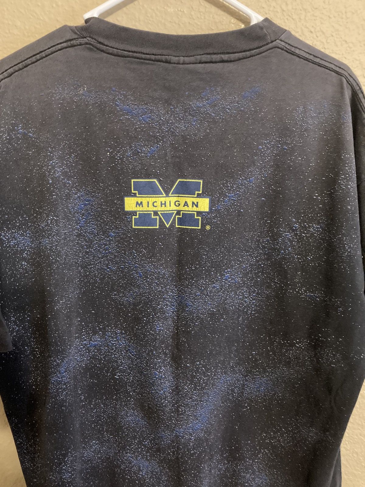 Vintage Vintage 90s Michigan Wolverines AOP Shirt Size US XL / EU 56 / 4 - 5 Thumbnail