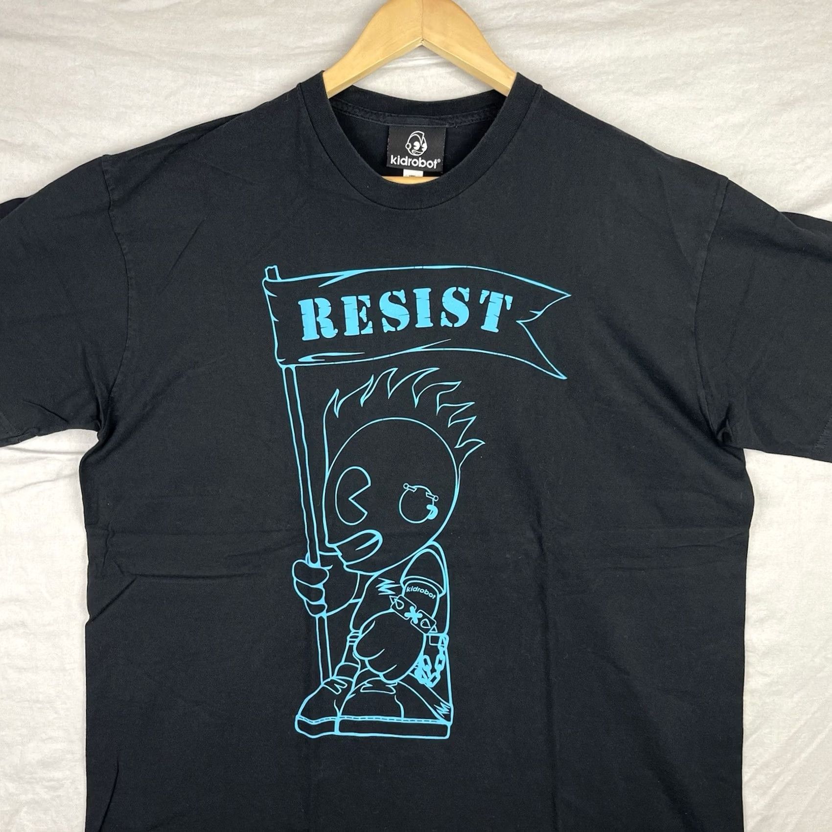 Vintage VINTAGE Kidrobot Shirt XL Mens Resist Mascot Made In USA Y2K Black Vintage Shirt Size US XL / EU 56 / 4 - 4 Thumbnail