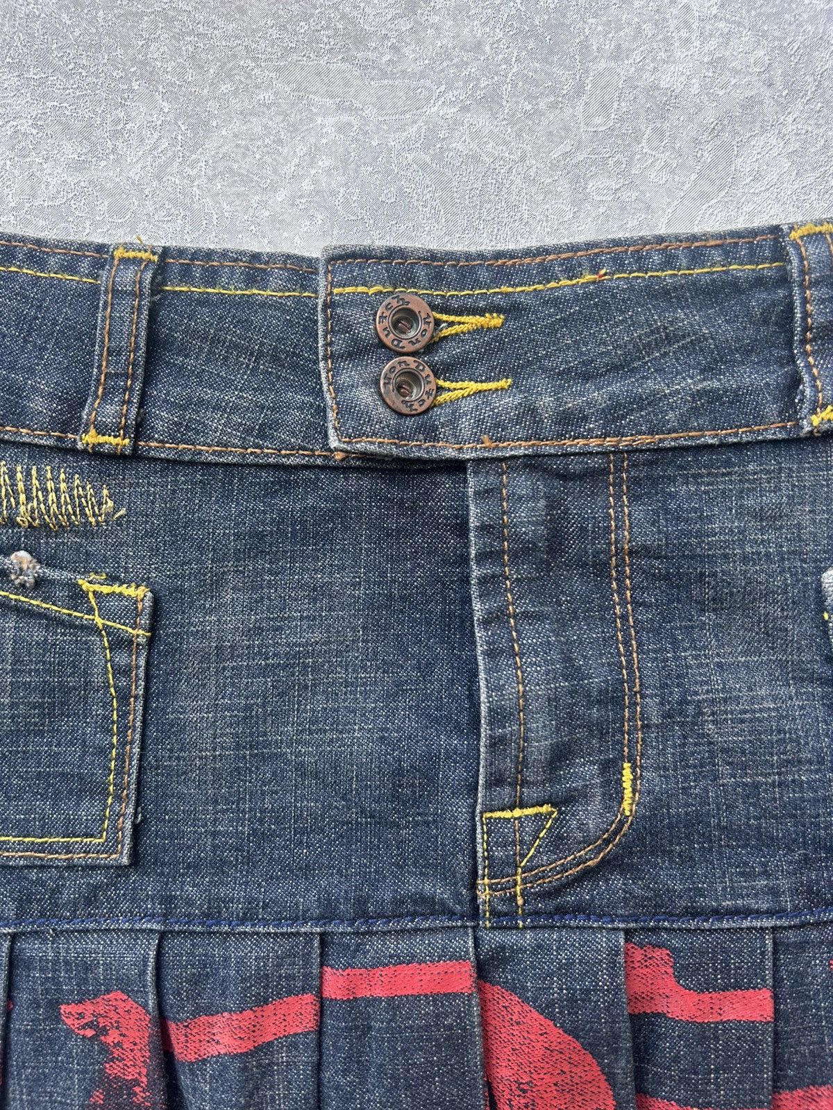 Von Dutch Vintage Y2K Von Dutch Big Logo Pleated Denim Mini Skirt Size 28" / US 6 / IT 42 - 10 Thumbnail