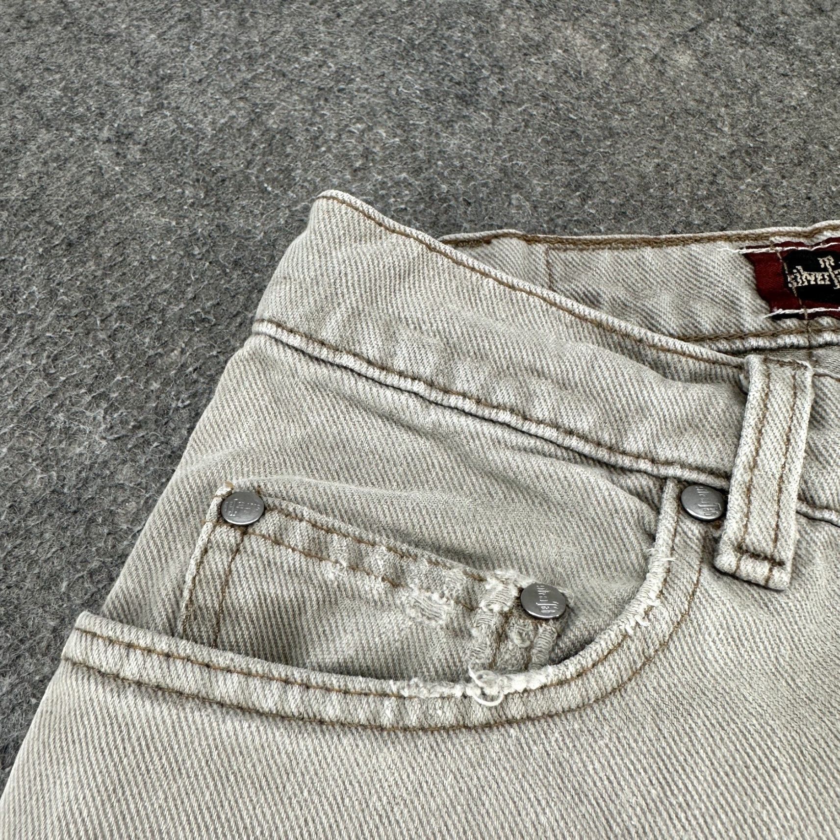 Levi's VINTAGE Levi's Silvertab Jeans Mens 30x32 Brown Distressed 90s Straight Denim Cotton Wool? (No wool) Size US 30 / EU 46 - 3 Thumbnail