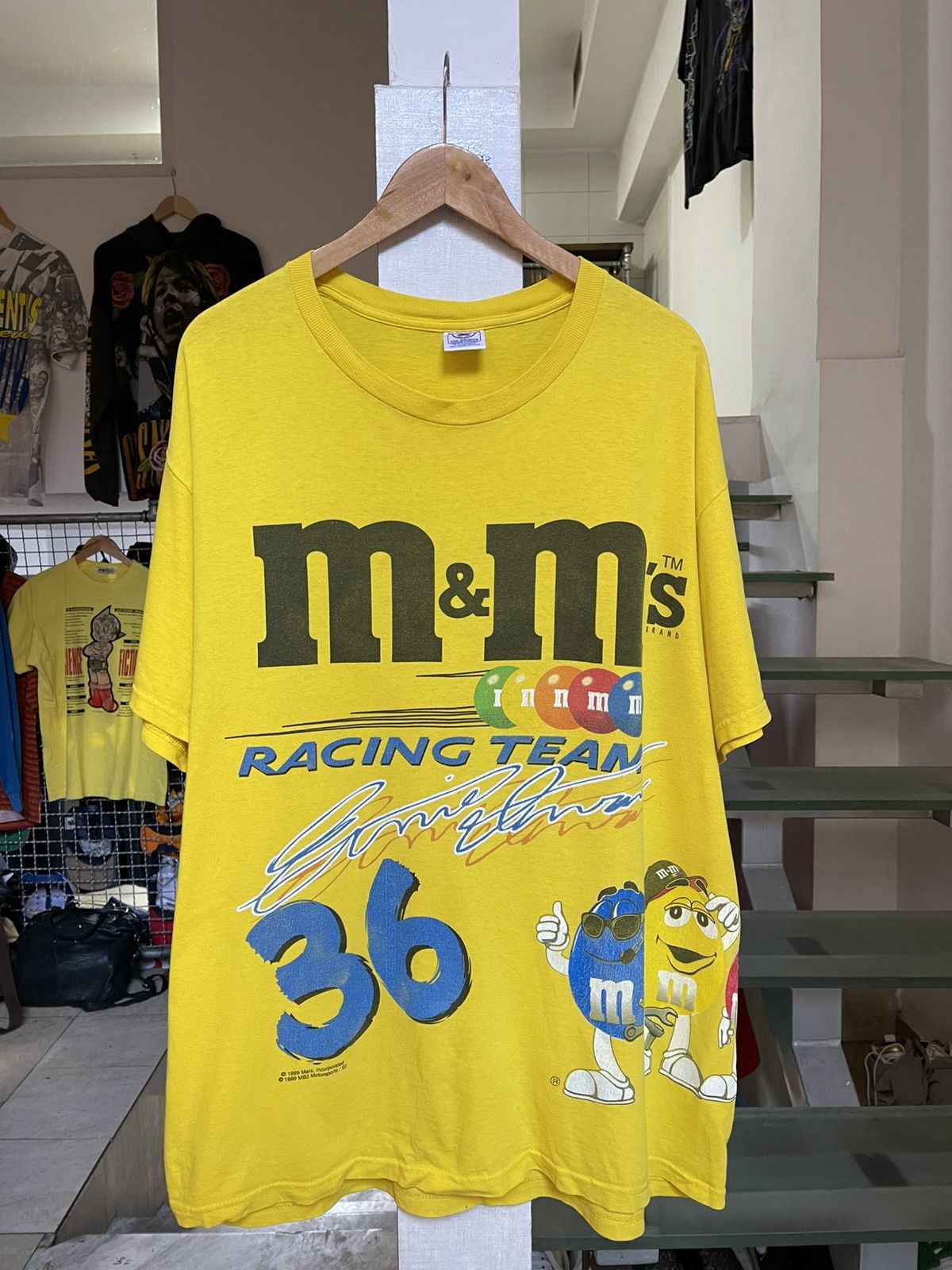 NASCAR × Vintage Vintage NASCAR 1999 Ernie Irvan M&M t shirt Size US XL / EU 56 / 4 - 1 Thumbnail