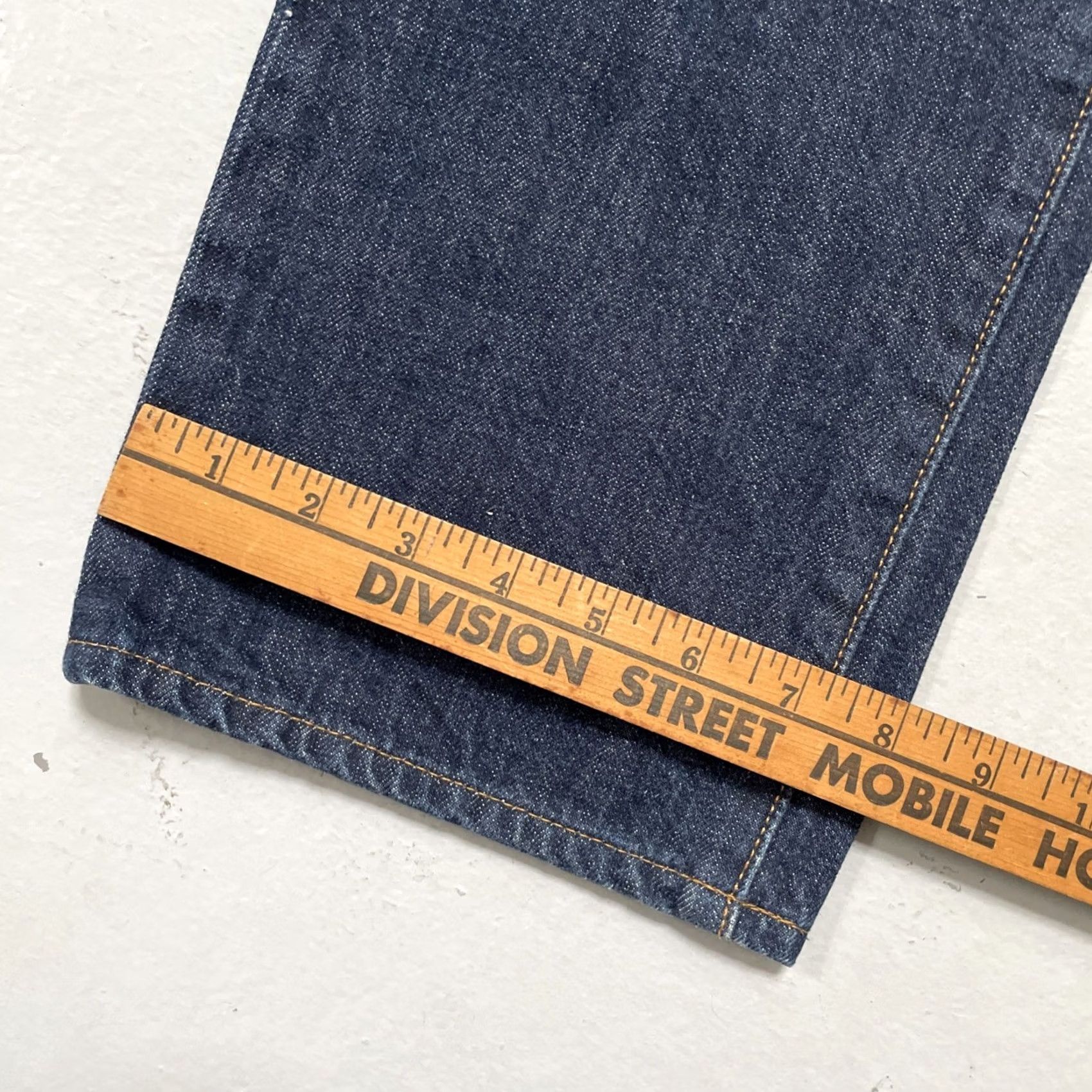 Levi's Levi’s 501 Selvedge Dark Blue Denim Jeans Vintage Style 30x34 Jeans Men Regular 30 Dark Blue Selvedge 501 Vintage USA Retro Workwear Heritage Mens Size US 30 / EU 46 - 2 Thumbnail