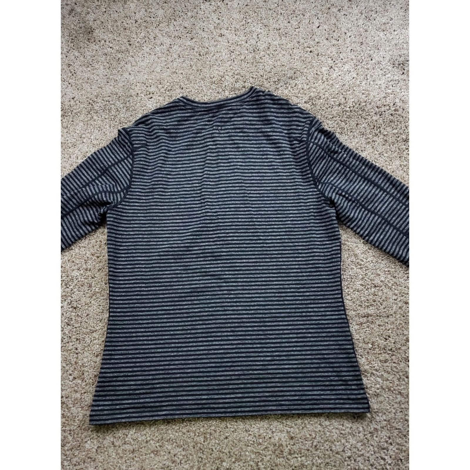 Lululemon Lululemon Speed Long Sleeve Shirt Mens L Gray Striped Pullover Tech Stretch Size US L / EU 52-54 / 3 - 4 Thumbnail