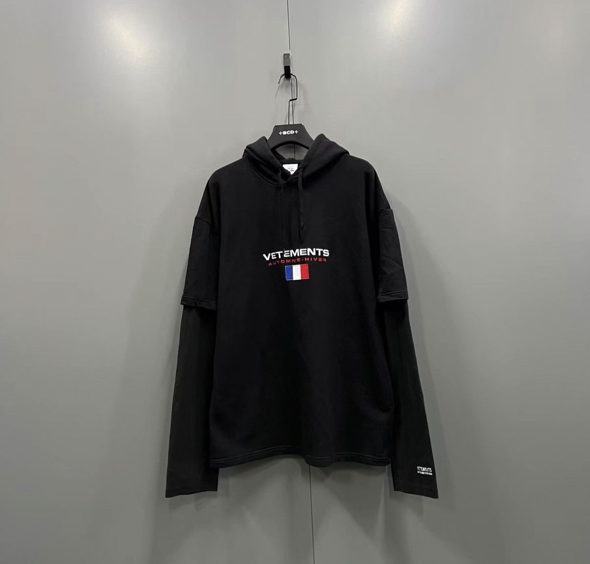 Vetements Vetements Logo Embroidered Fake Two-Piece Hoodie J41 Size US S / EU 44-46 / 1 - 1 Thumbnail