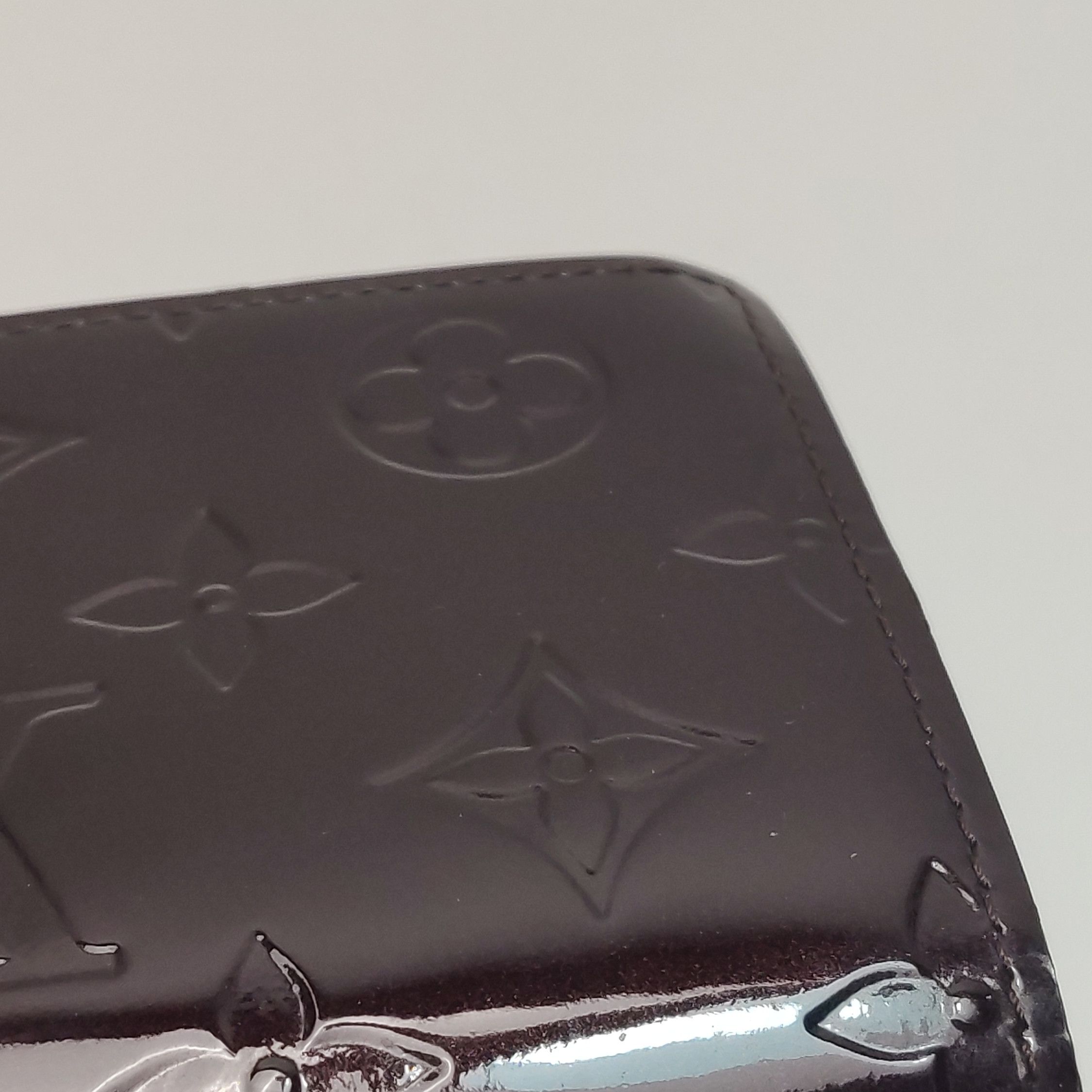 Louis Vuitton Louis Vuitton (LV) Patent leather solid color embossed mono Size ONE SIZE - 5 Thumbnail