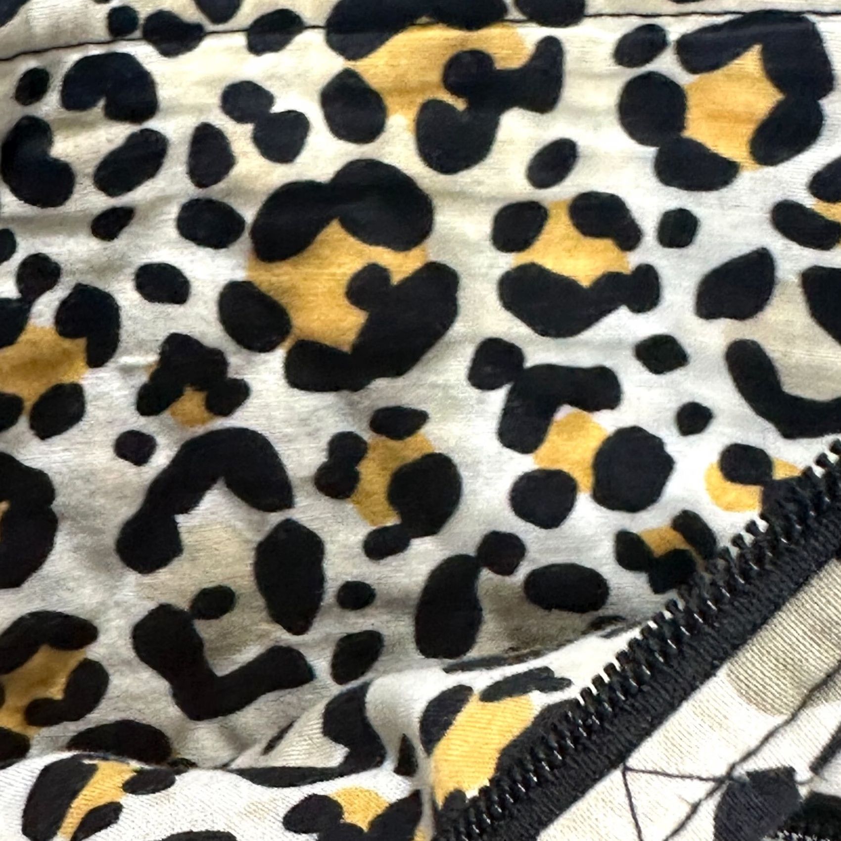 Vera Bradley Vera Bradley Go Wild Crossbody Bag Yellow Women's Crossbody Medium with Adjustable Strap, Outer & Inner Pockets, Quilt Knit Cotton, Zebra Pattern Size ONE SIZE - 6 Thumbnail