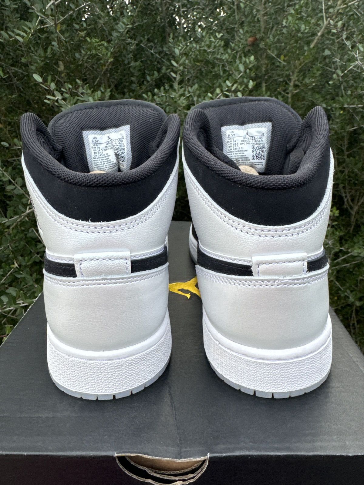 Jordan Brand Jordan 1 Mid Diamond Shorts (Gs) Size US 6.5 / EU 39-40 - 2 Thumbnail